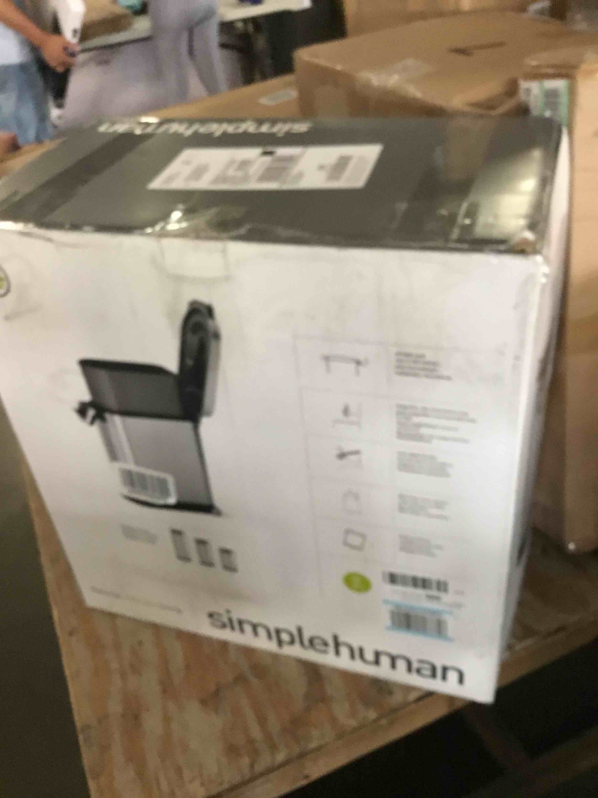https://s3.amazonaws.com/lotting-images-prod/bidfta/BLU5239211_1693311125309.jpeg