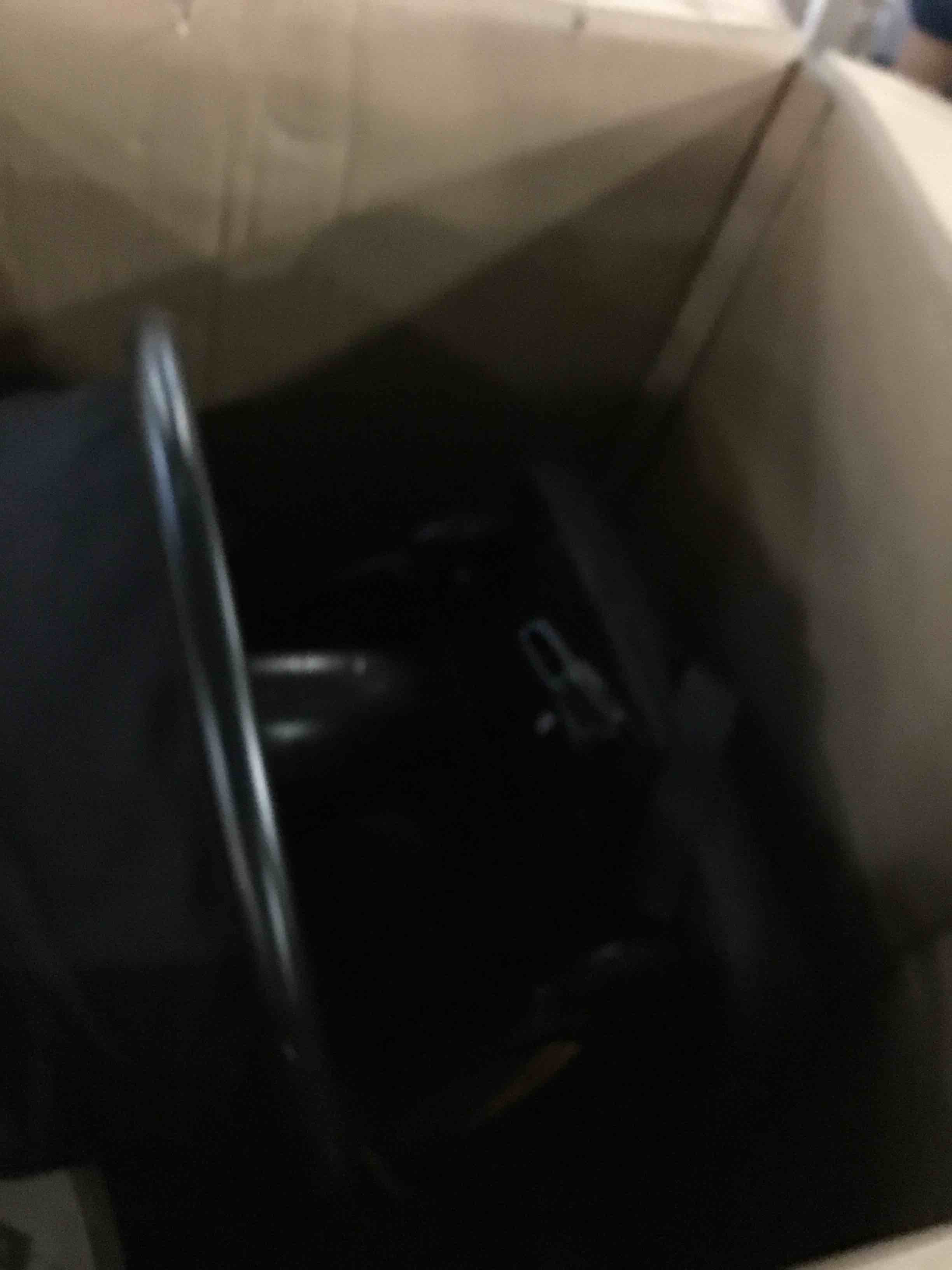 https://s3.amazonaws.com/lotting-images-prod/bidfta/BLU5239411_1693395142474.jpeg