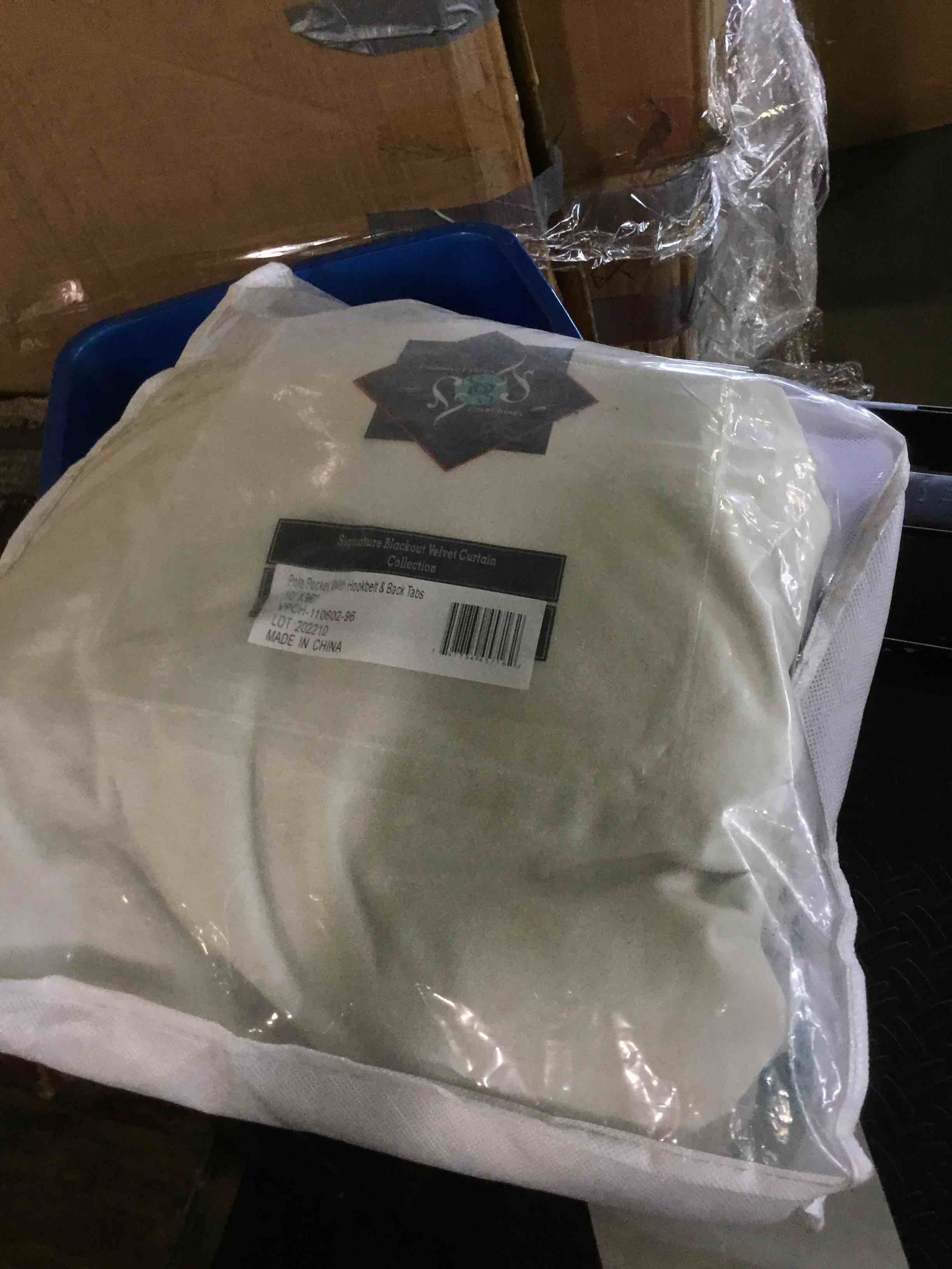 https://s3.amazonaws.com/lotting-images-prod/bidfta/BLU5239485_1693408978087.jpeg
