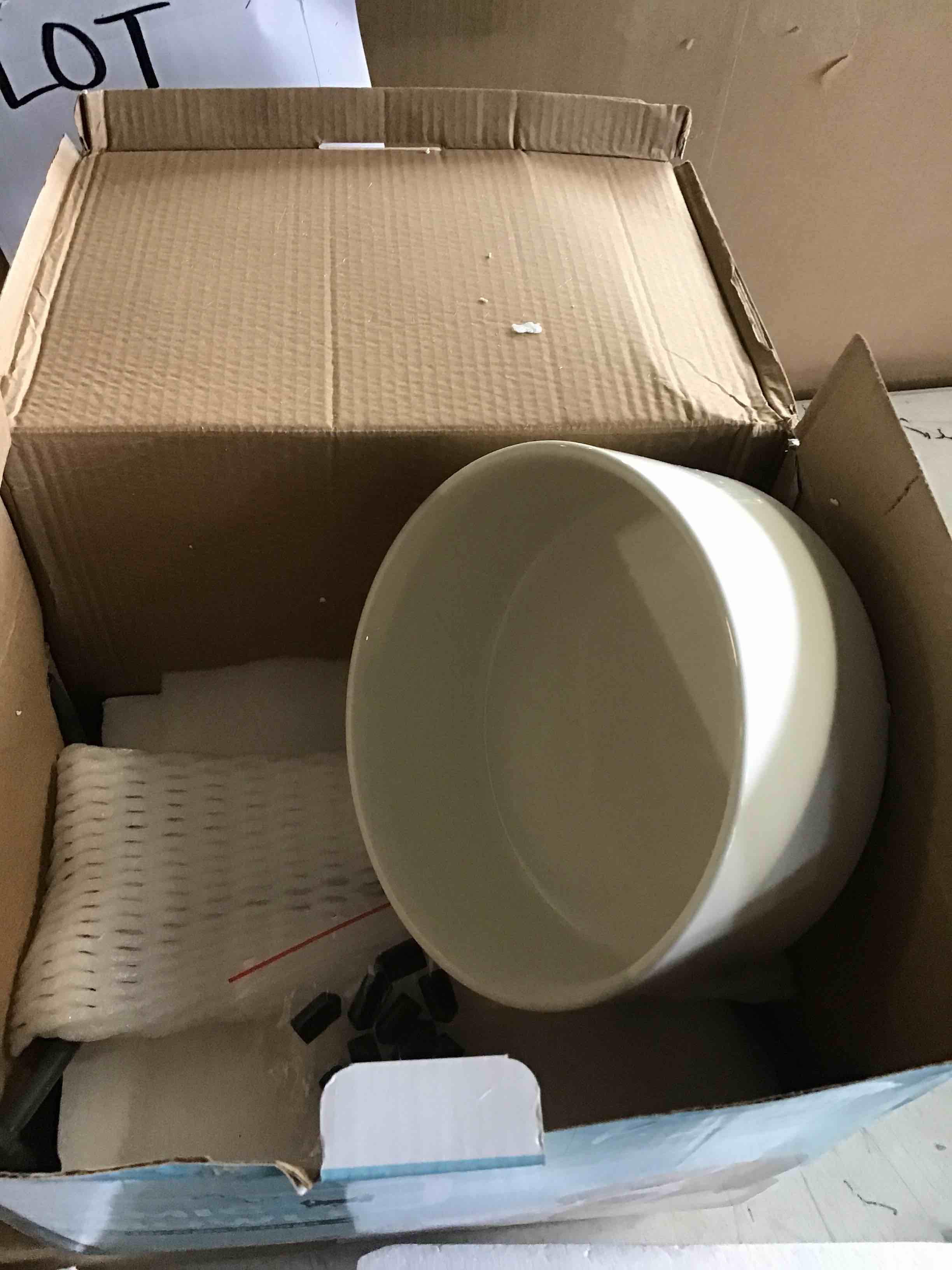 https://s3.amazonaws.com/lotting-images-prod/bidfta/BLU5252676_1701373141567.jpeg