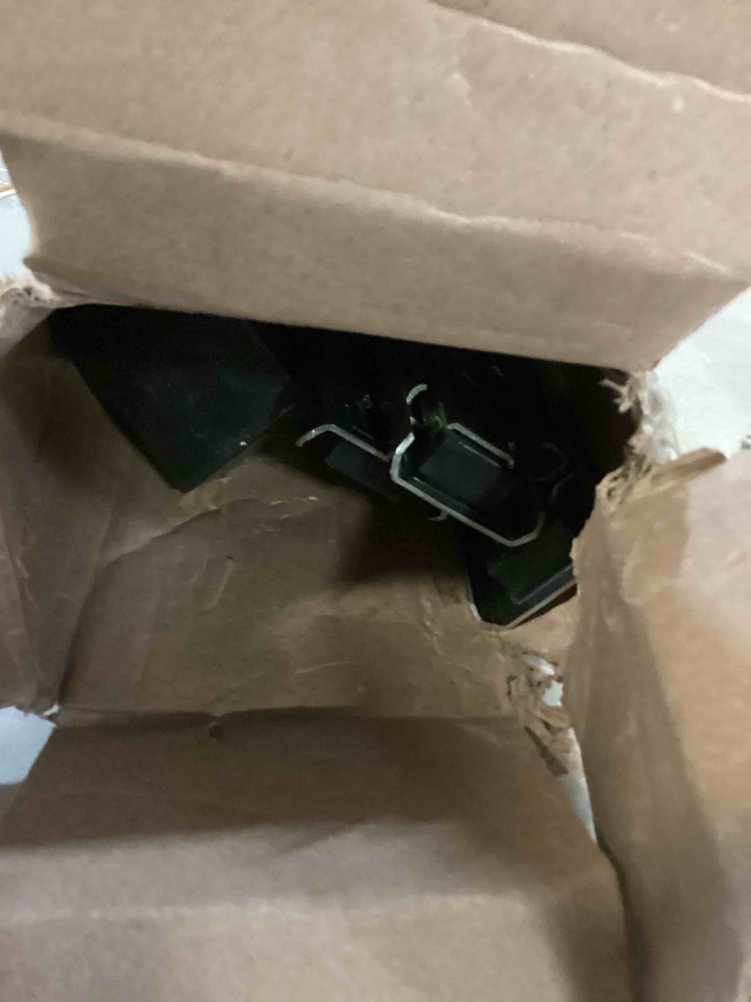 https://s3.amazonaws.com/lotting-images-prod/bidfta/BLU5253008_1701700832674.jpeg