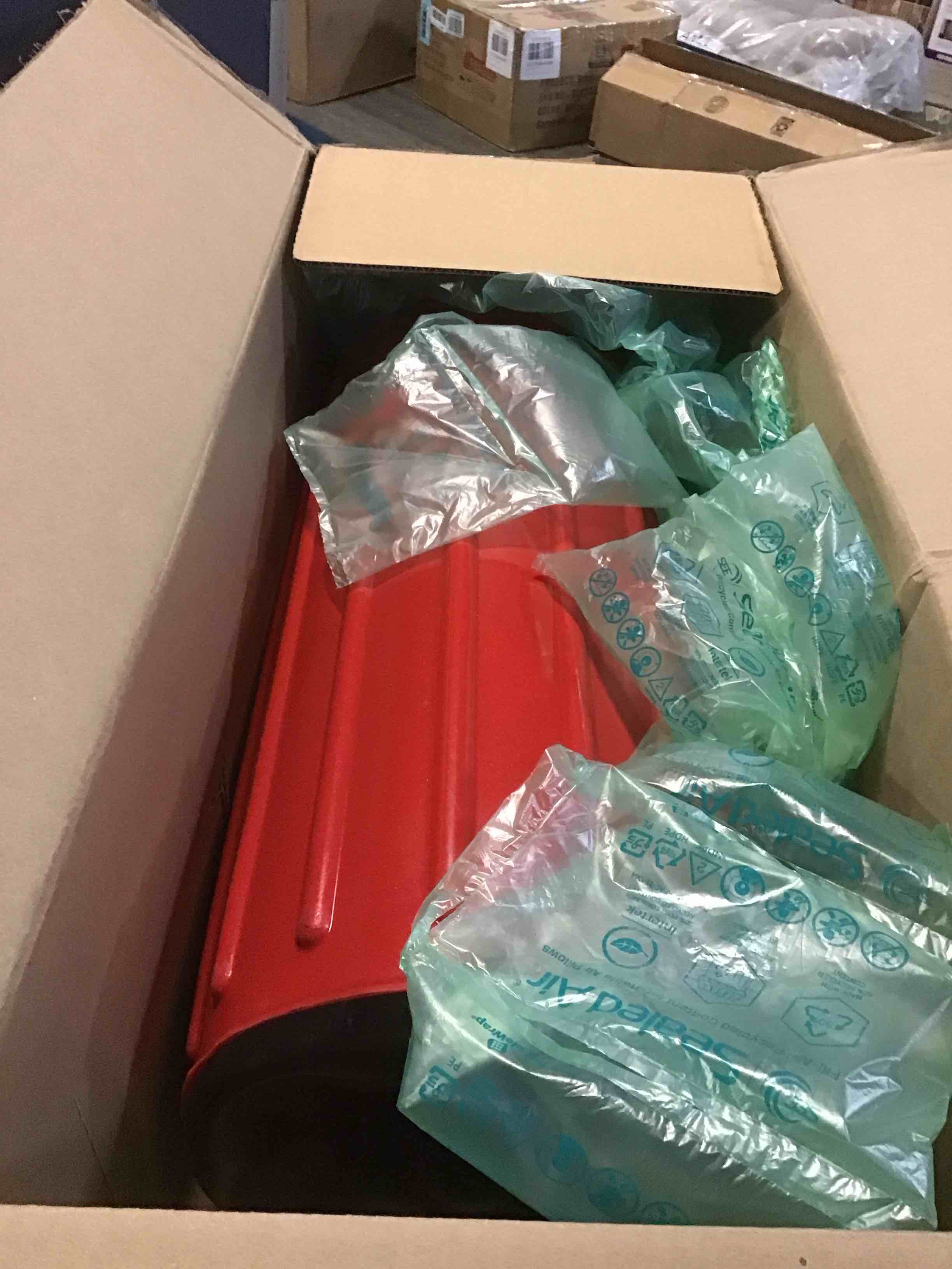 https://s3.amazonaws.com/lotting-images-prod/bidfta/BLU5253164_1701783137686.jpeg