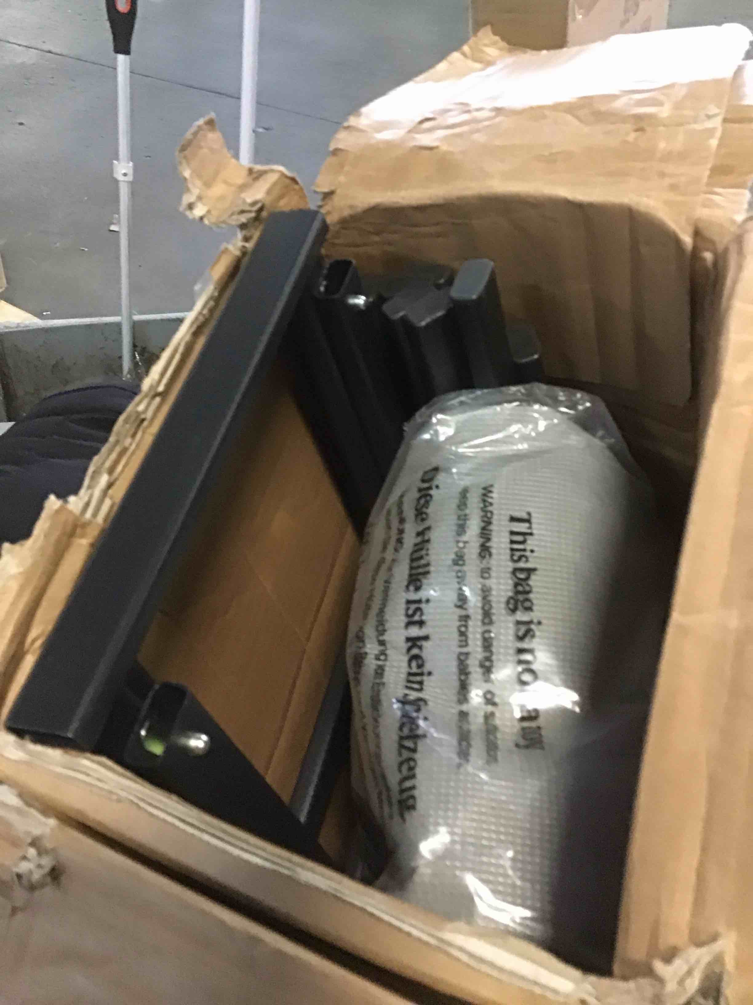 https://s3.amazonaws.com/lotting-images-prod/bidfta/BLU5253394_1701876951151.jpeg