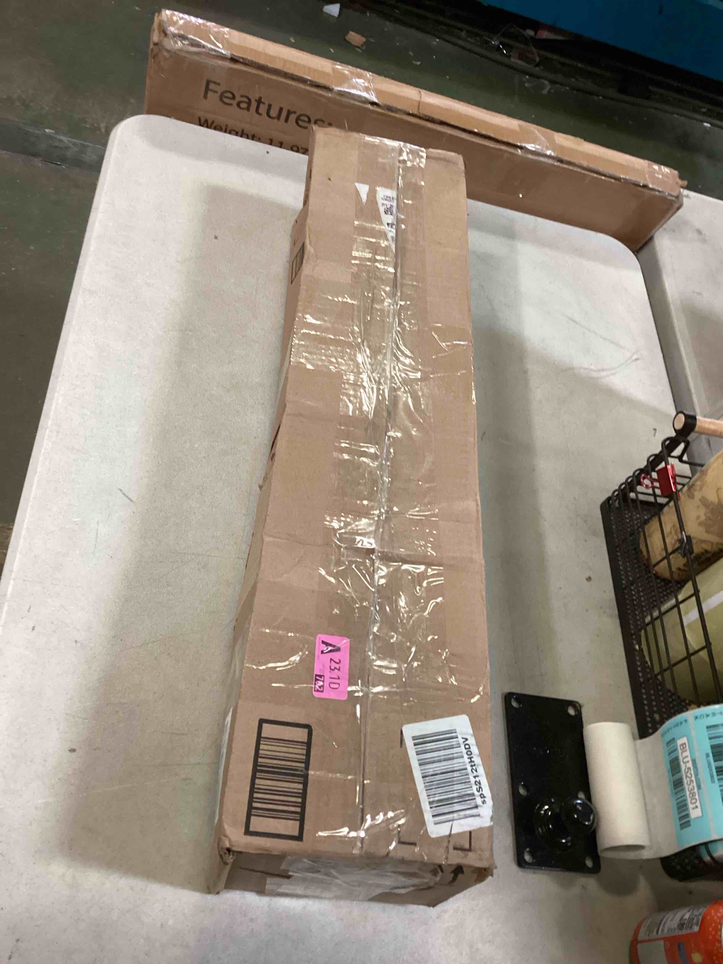 https://s3.amazonaws.com/lotting-images-prod/bidfta/BLU5253800_1701195731144.jpeg