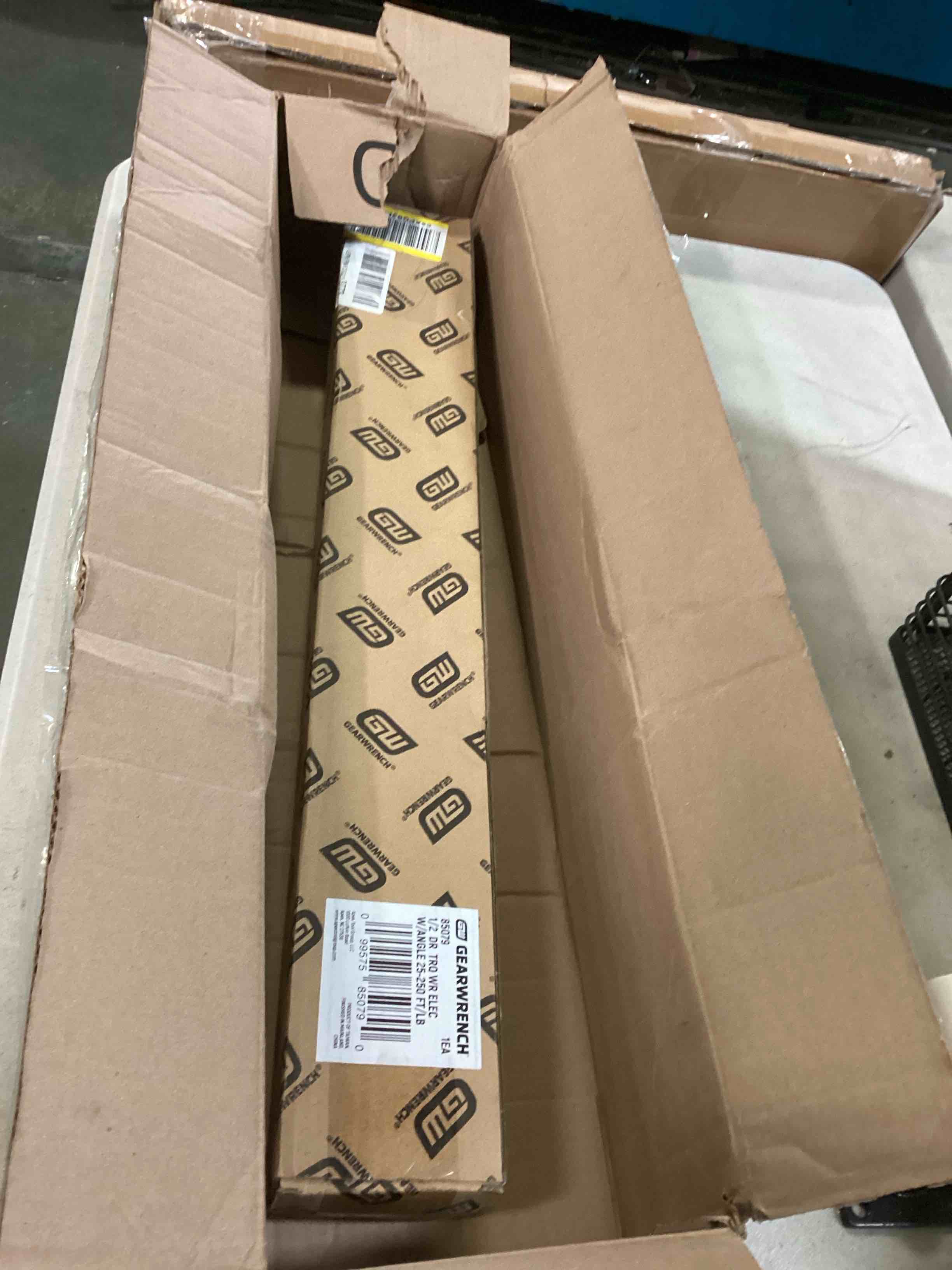 https://s3.amazonaws.com/lotting-images-prod/bidfta/BLU5253800_1701195778191.jpeg