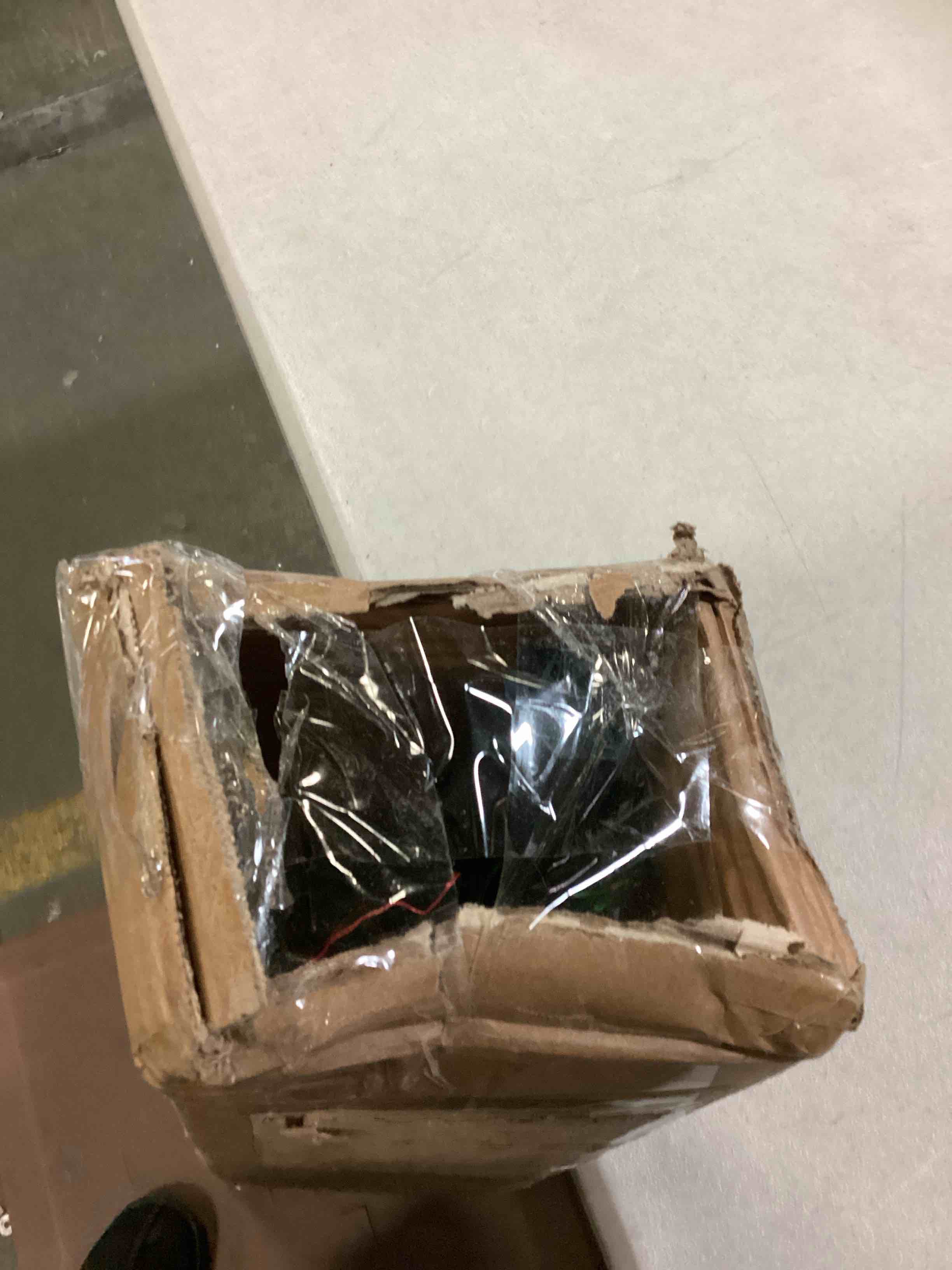 https://s3.amazonaws.com/lotting-images-prod/bidfta/BLU5253873_1701205362588.jpeg