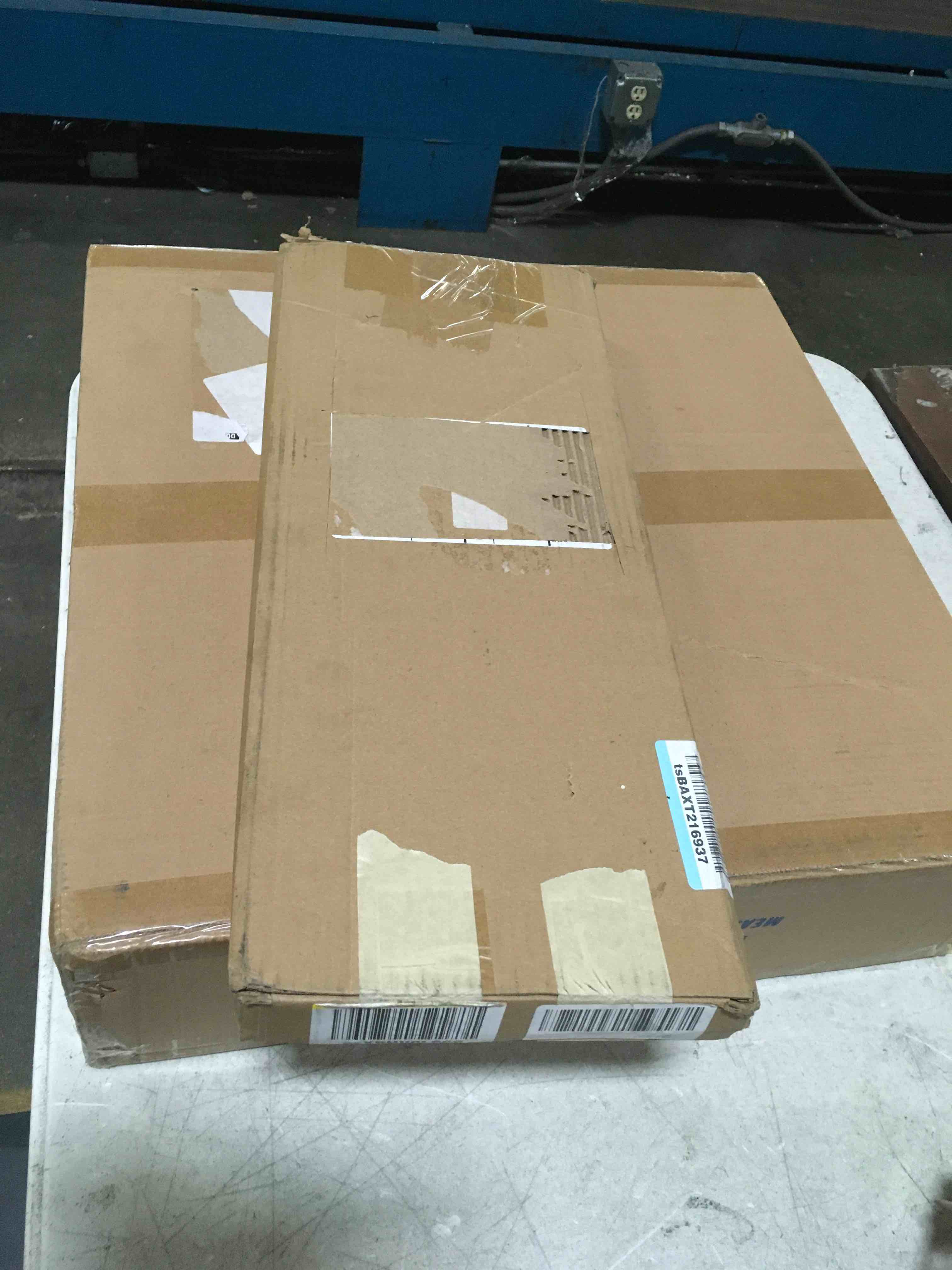 https://s3.amazonaws.com/lotting-images-prod/bidfta/BLU5254060_1701351086017.jpeg