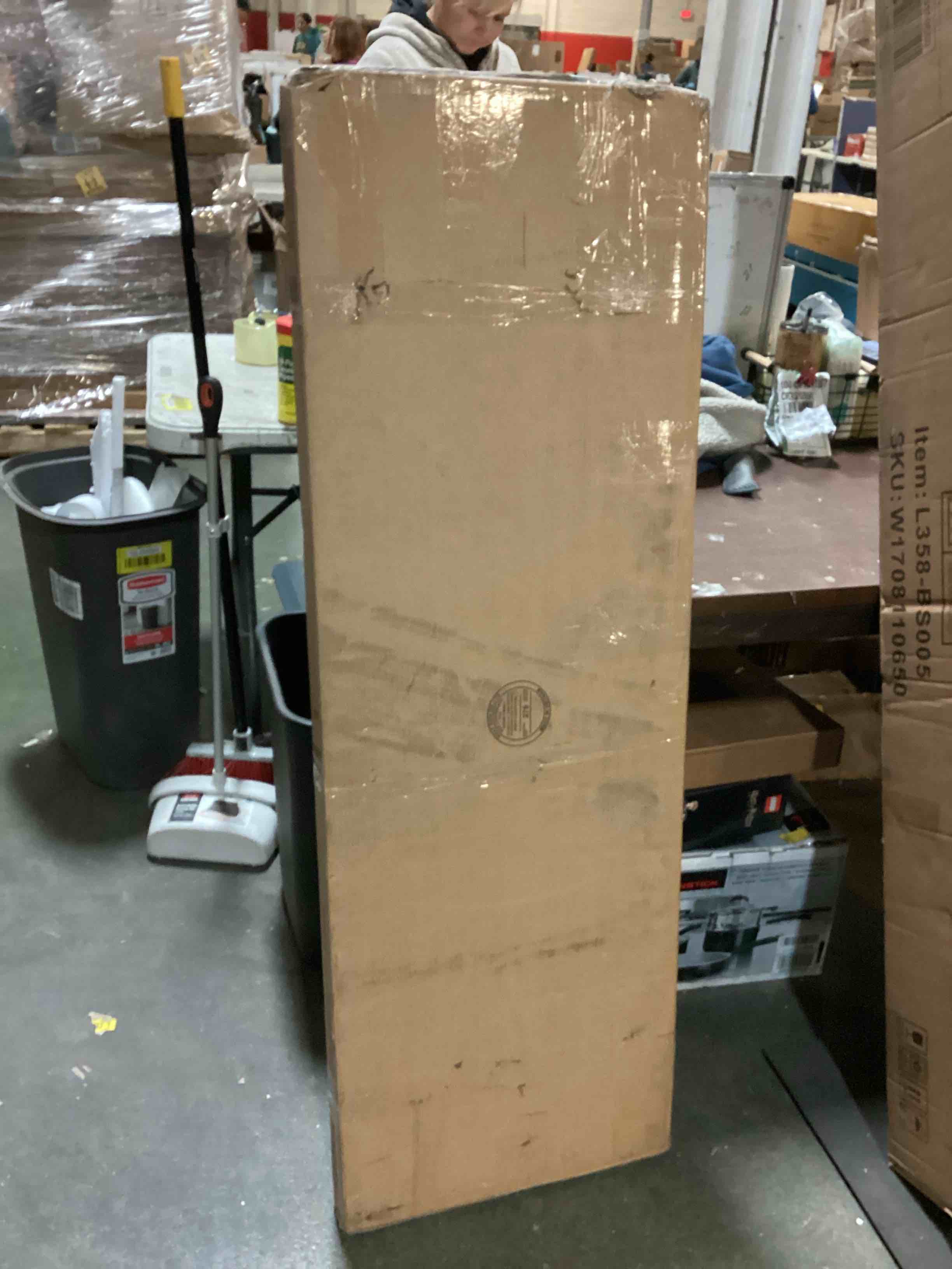 https://s3.amazonaws.com/lotting-images-prod/bidfta/BLU5254432_1701463988257.jpeg