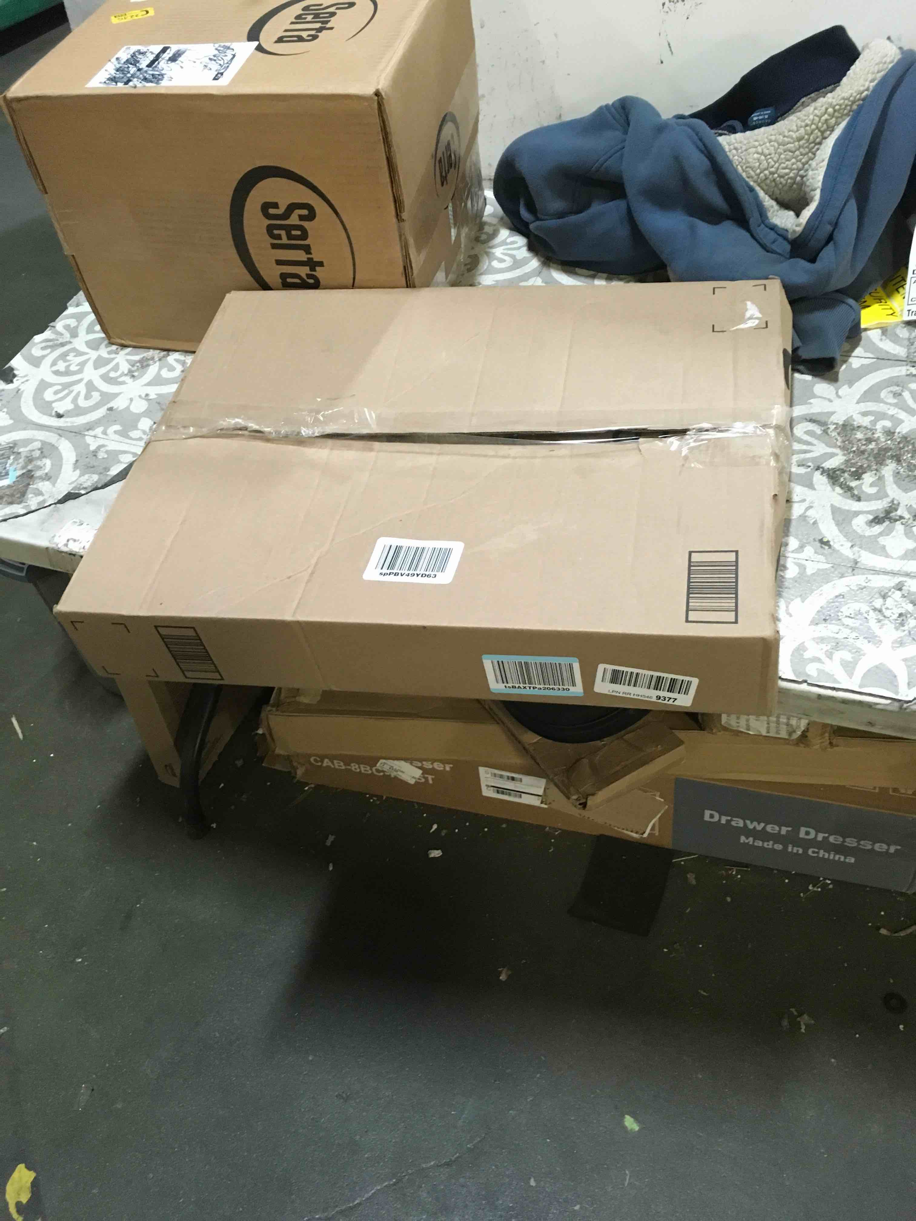 https://s3.amazonaws.com/lotting-images-prod/bidfta/BLU5254814_1701804362062.jpeg