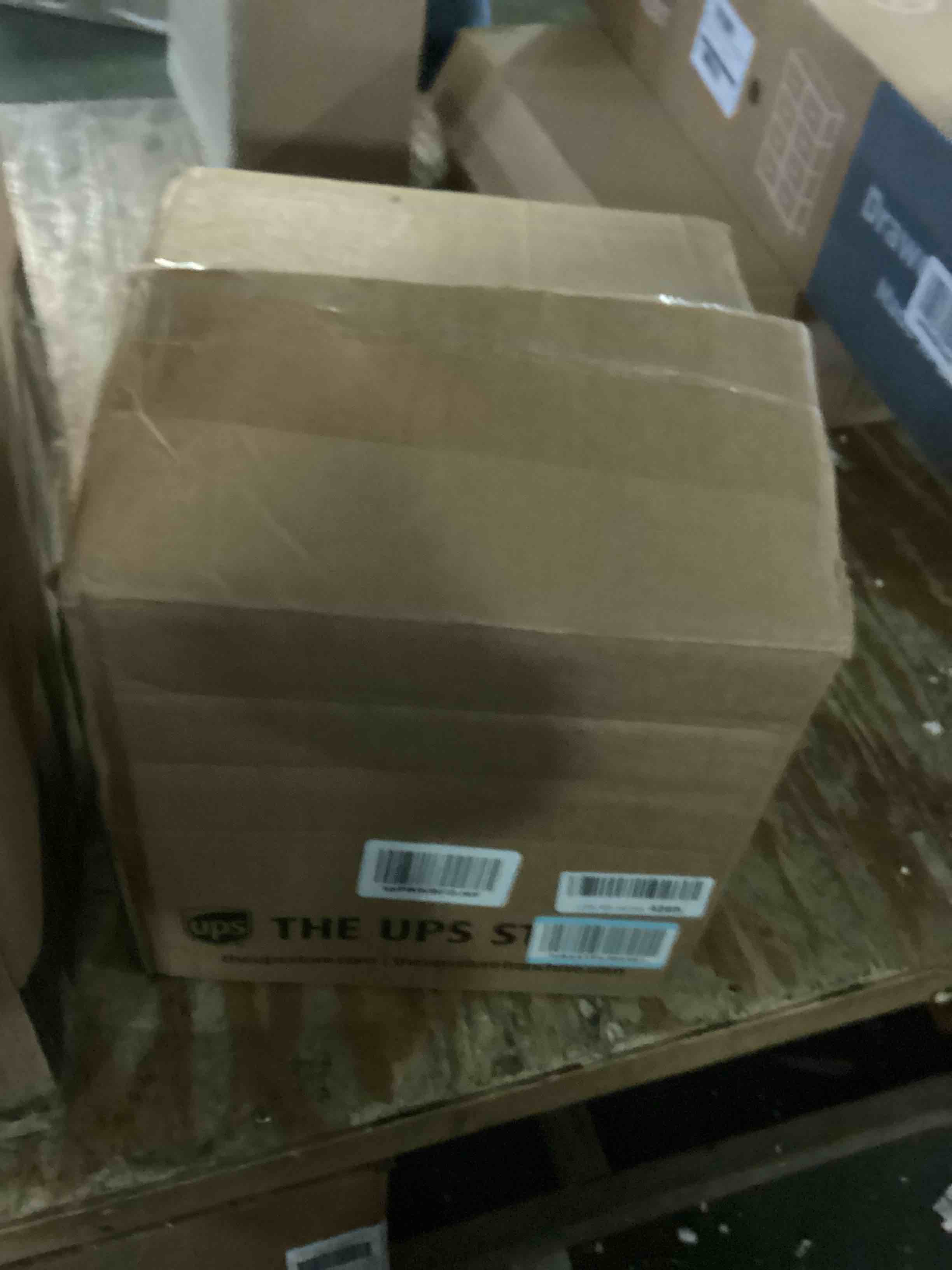 https://s3.amazonaws.com/lotting-images-prod/bidfta/BLU5255889_1701704607257.jpeg