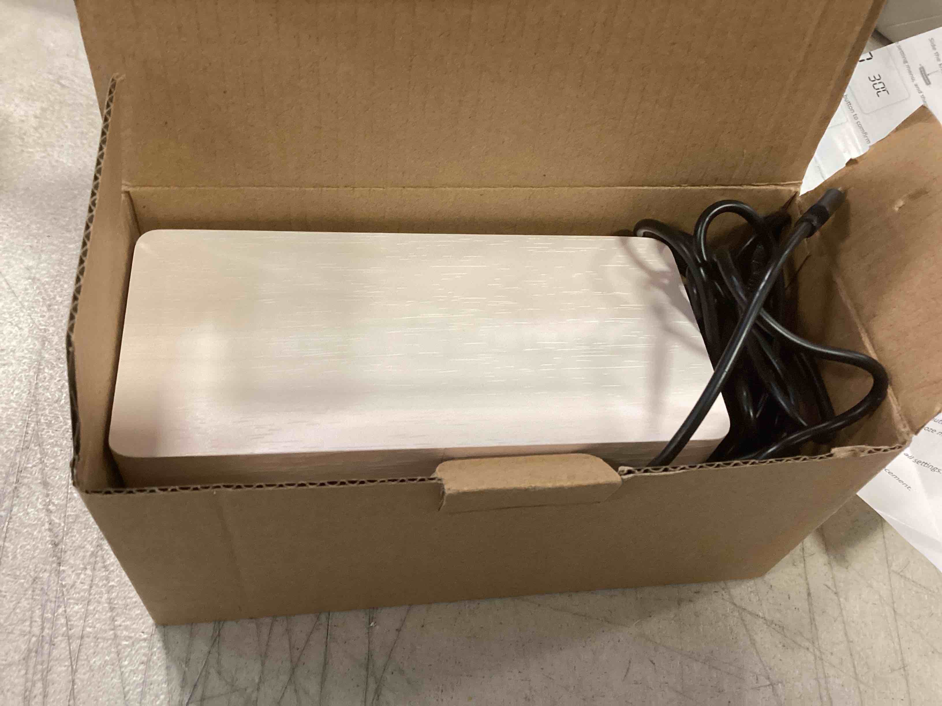 https://s3.amazonaws.com/lotting-images-prod/bidfta/BLU5257304_1705094067999.jpeg
