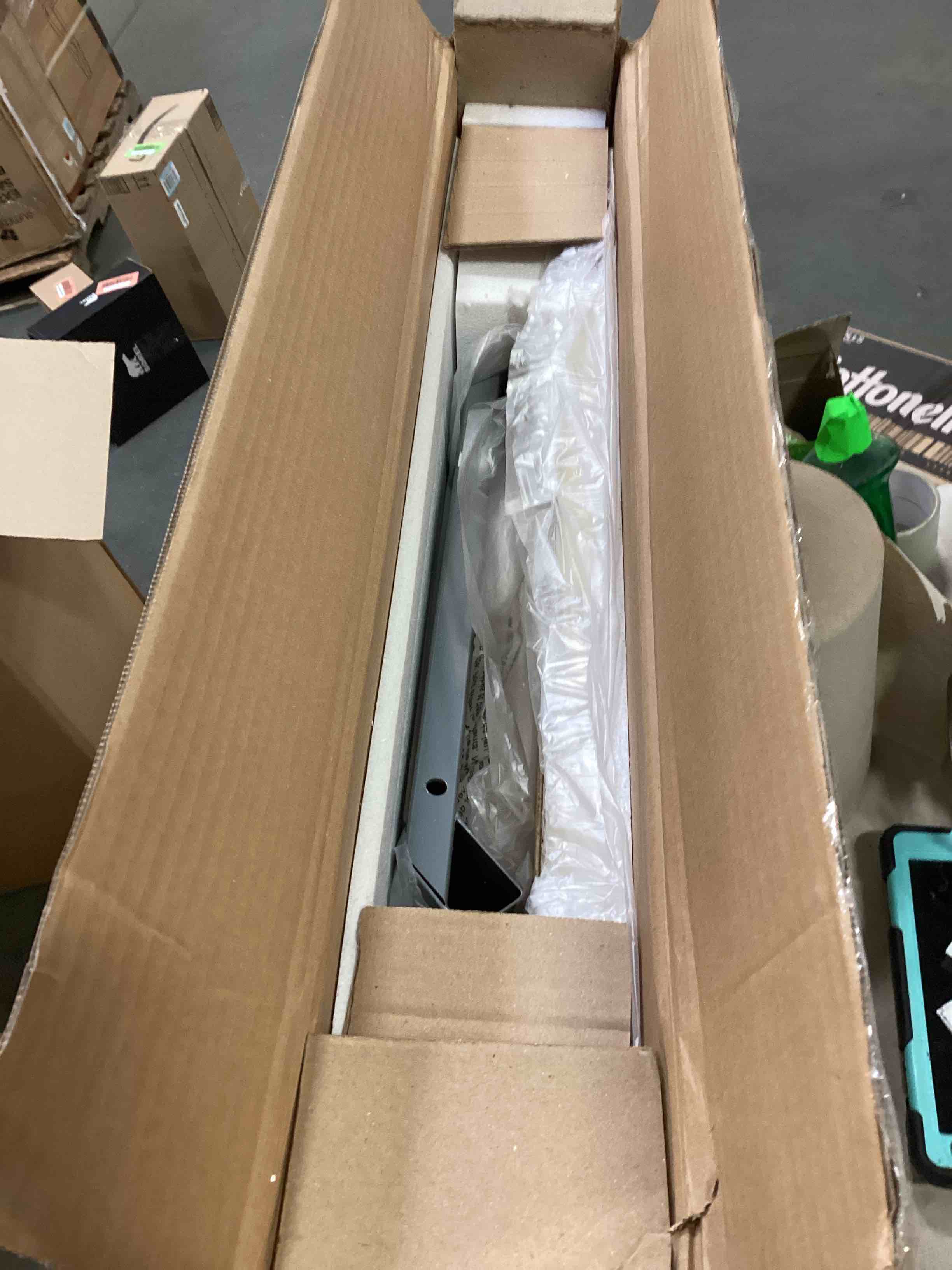 https://s3.amazonaws.com/lotting-images-prod/bidfta/BLU5257592_1705521069708.jpeg