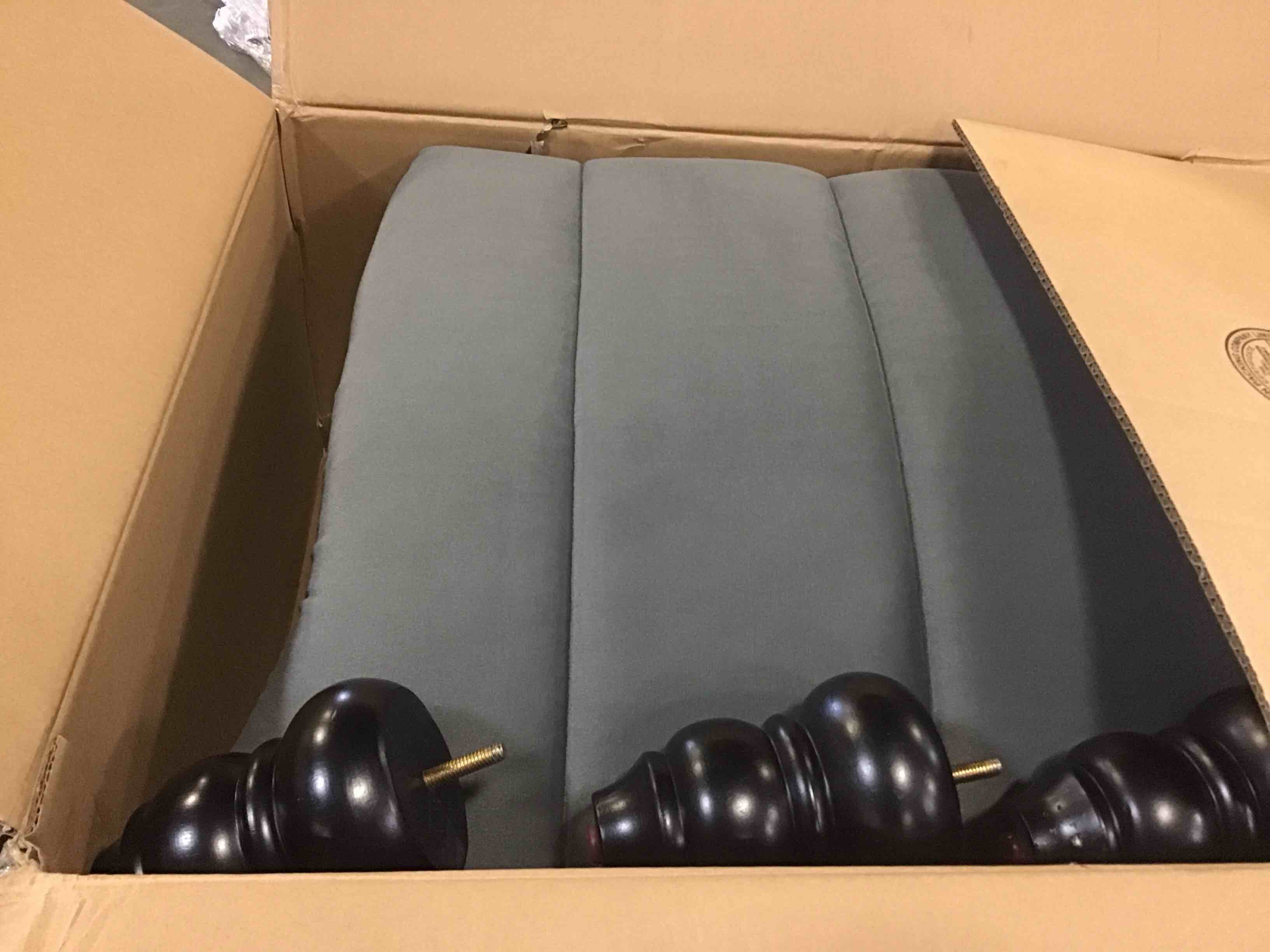 https://s3.amazonaws.com/lotting-images-prod/bidfta/BLU5259930_1701283885548.jpeg