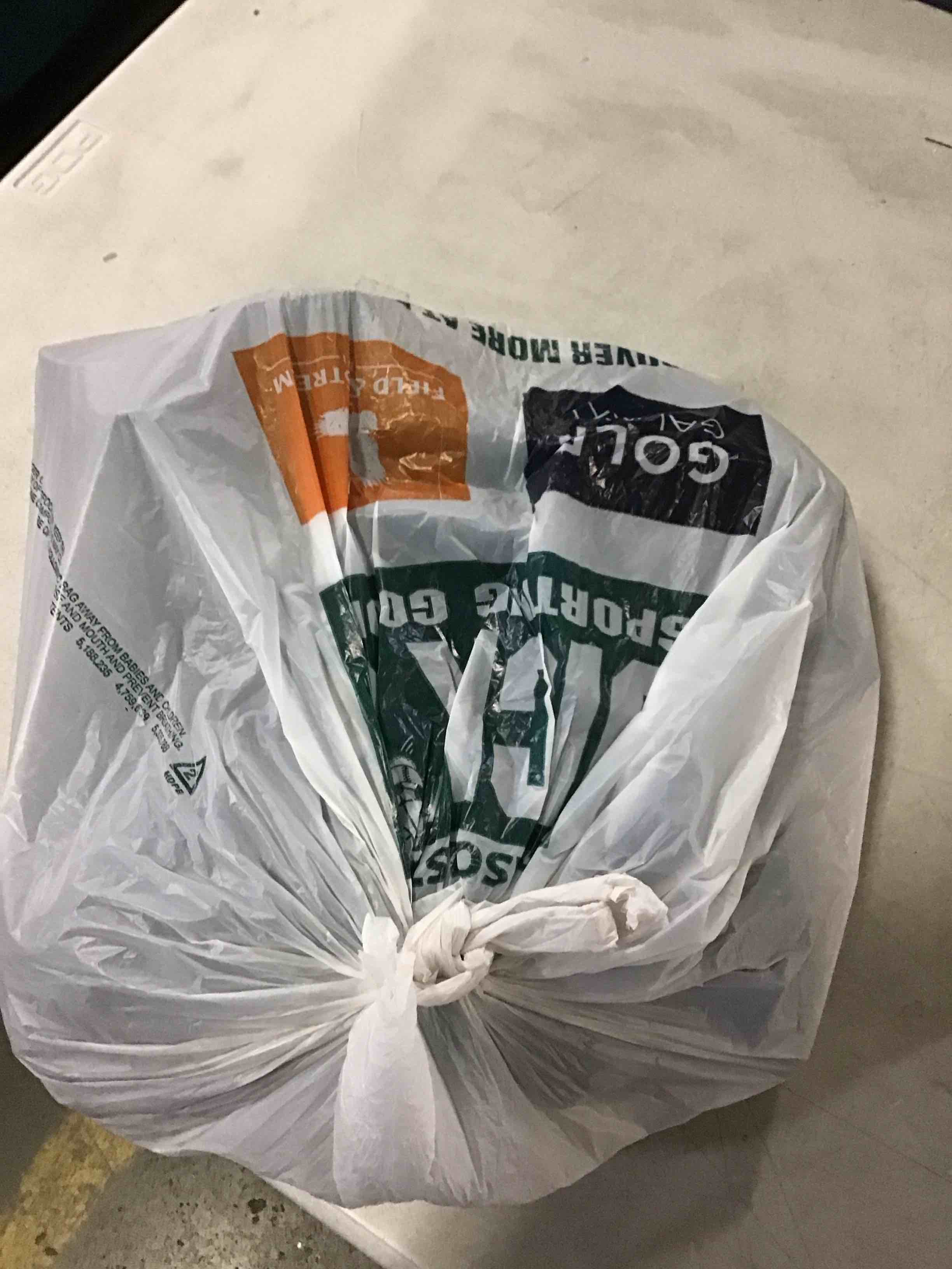 https://s3.amazonaws.com/lotting-images-prod/bidfta/BLU5260557_1701715822148.jpeg