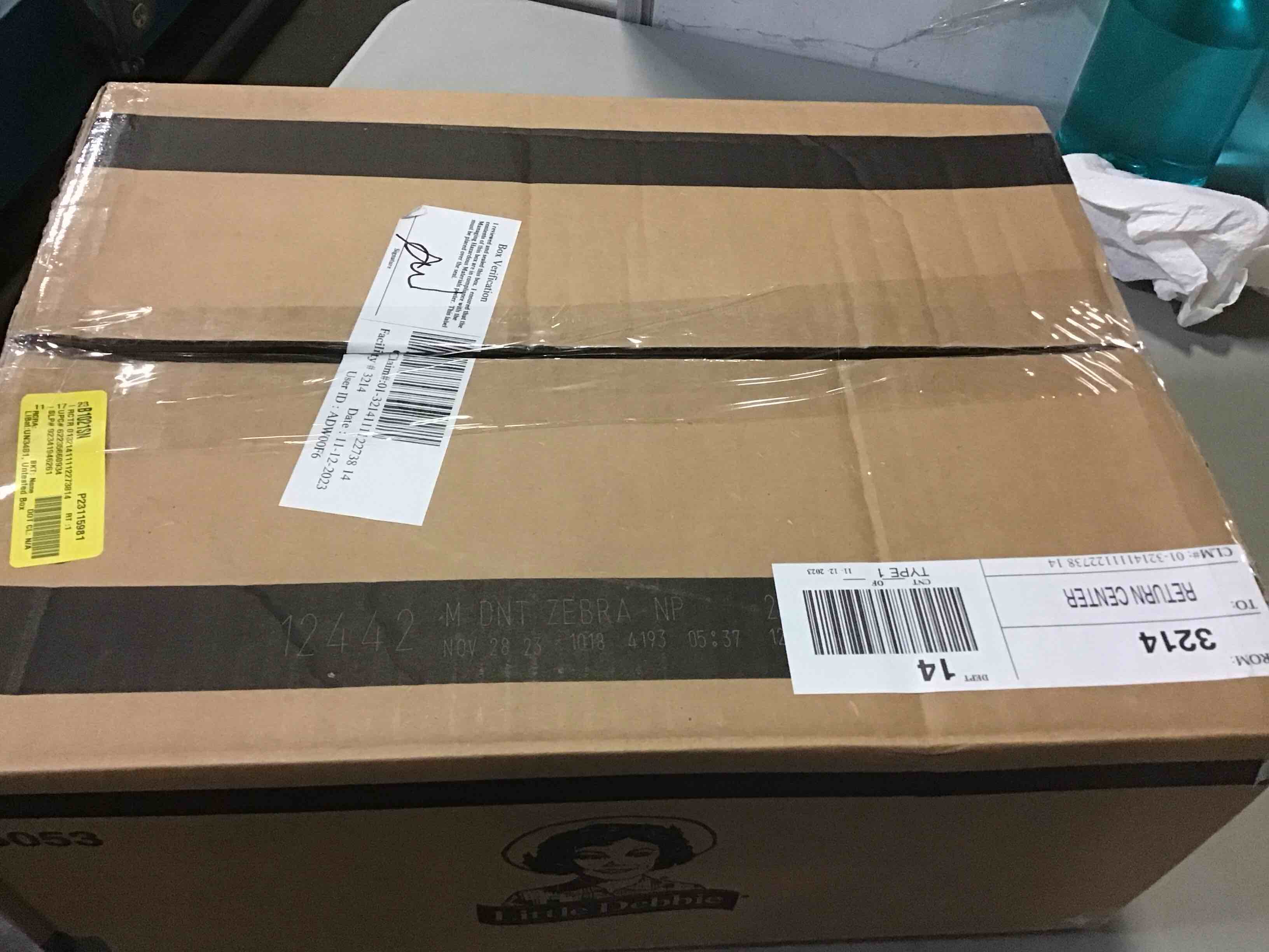 https://s3.amazonaws.com/lotting-images-prod/bidfta/BLU5260868_1701868493404.jpeg