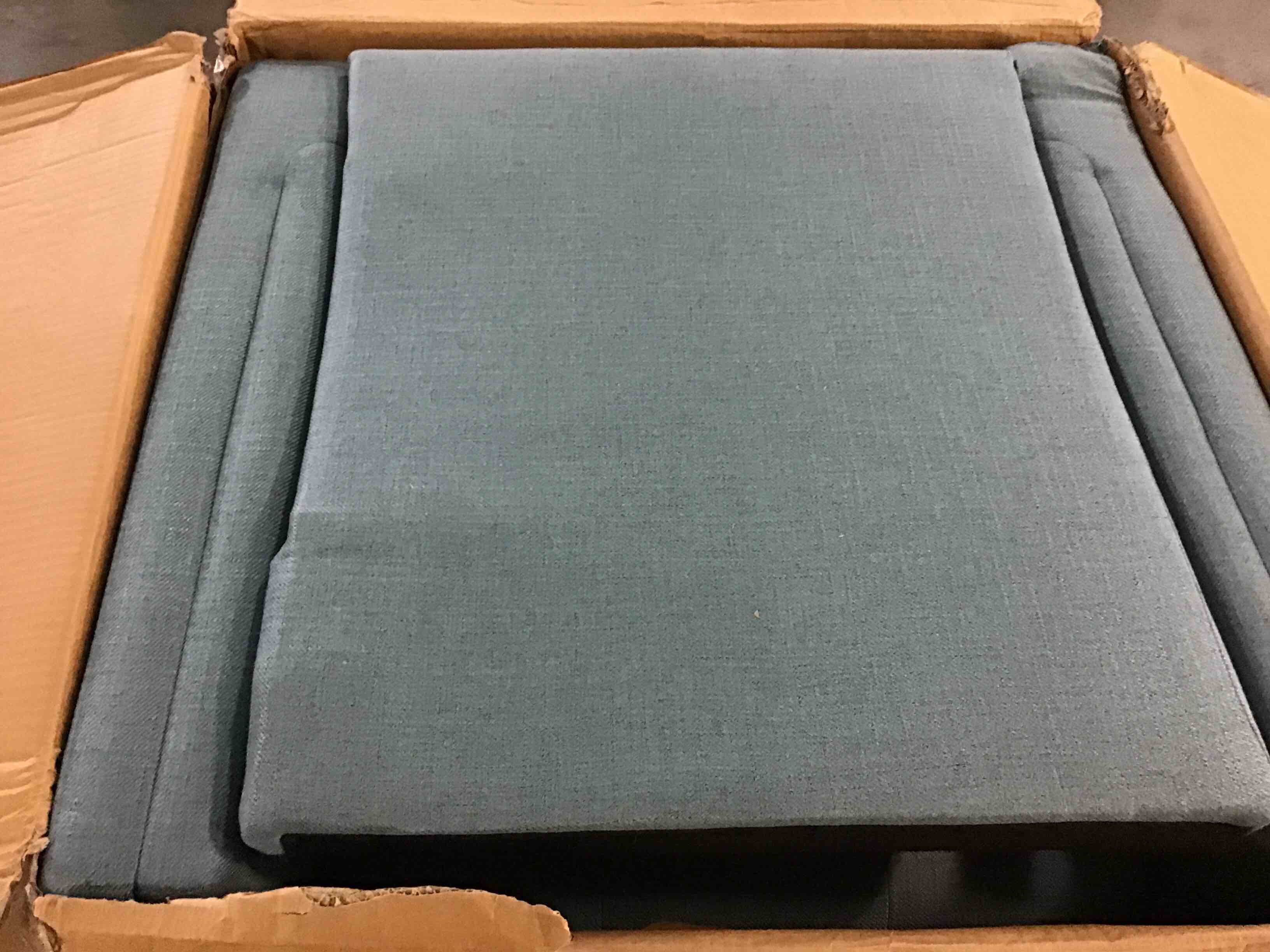 https://s3.amazonaws.com/lotting-images-prod/bidfta/BLU5260993_1701182452402.jpeg