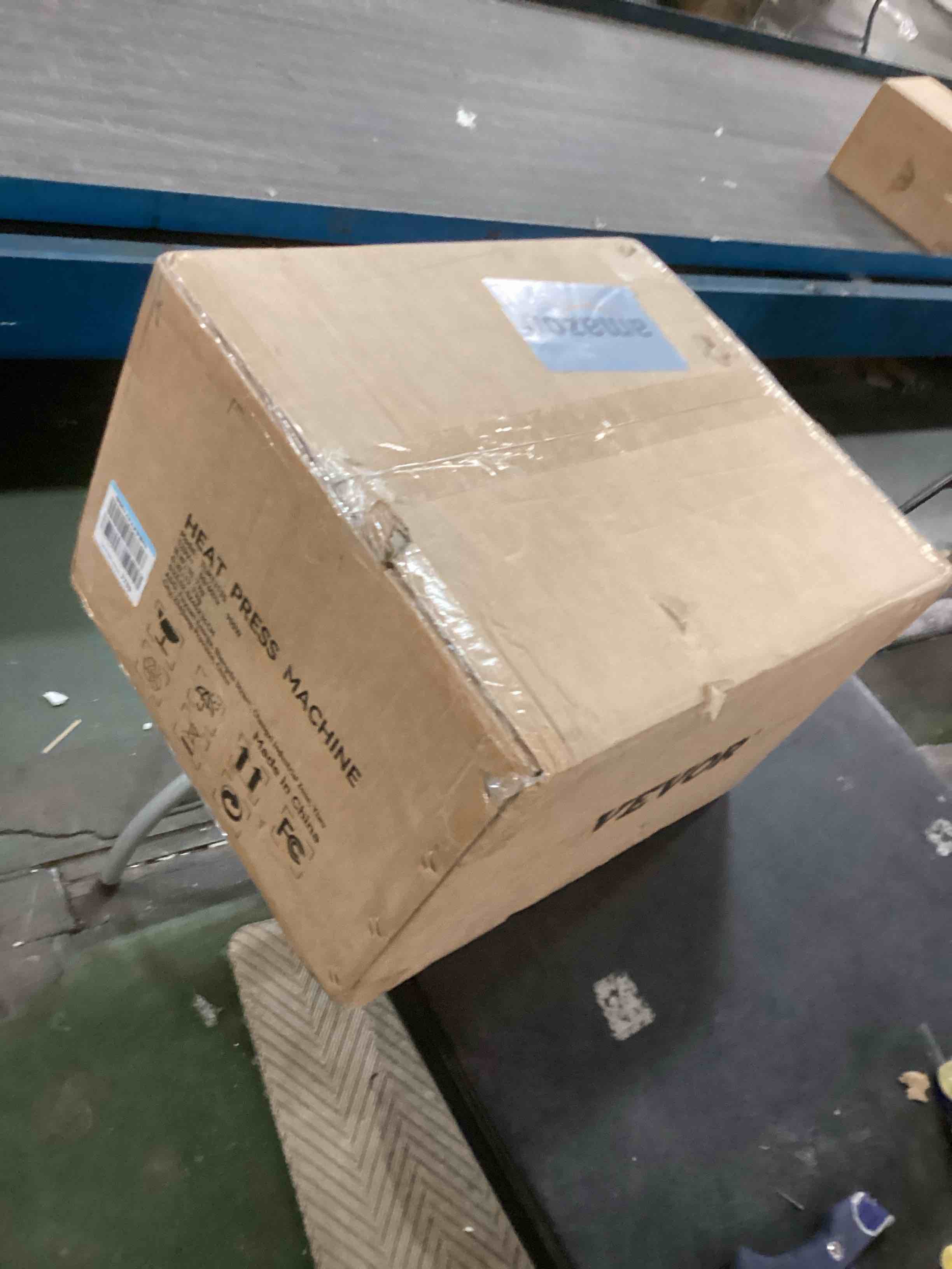 https://s3.amazonaws.com/lotting-images-prod/bidfta/BLU5262254_1709819700072.jpeg