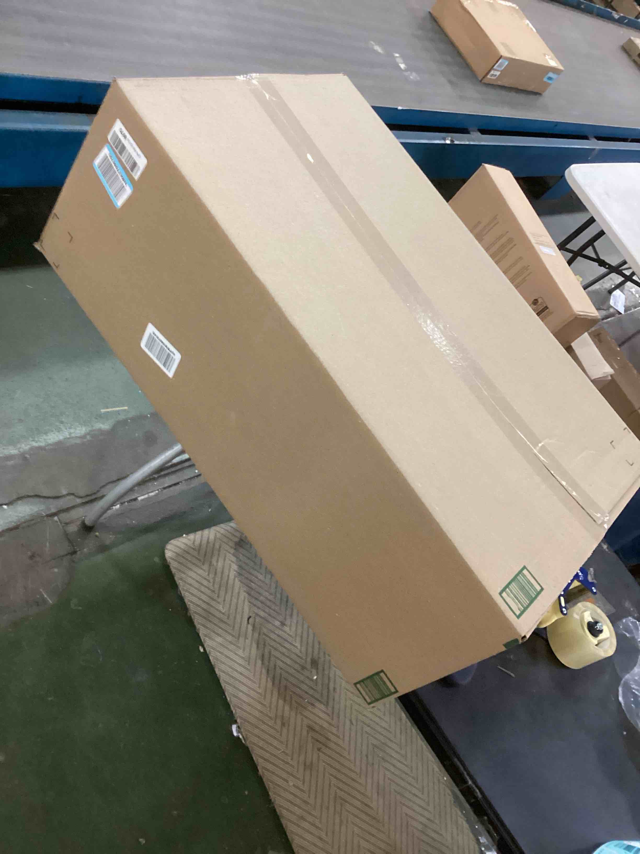 https://s3.amazonaws.com/lotting-images-prod/bidfta/BLU5262304_1709826037593.jpeg