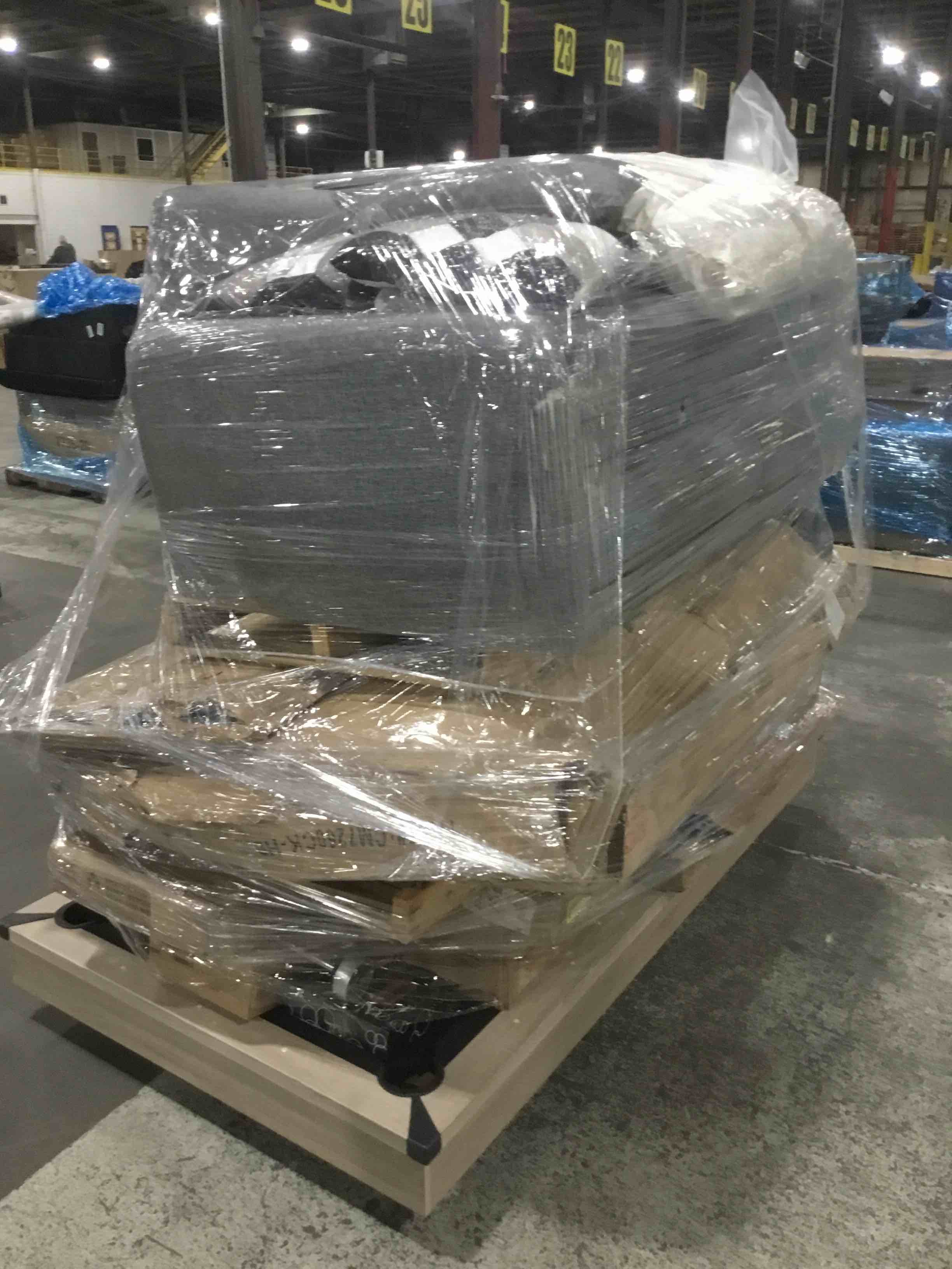 WayFair Pallet Lot ** Miscellaneous Items**