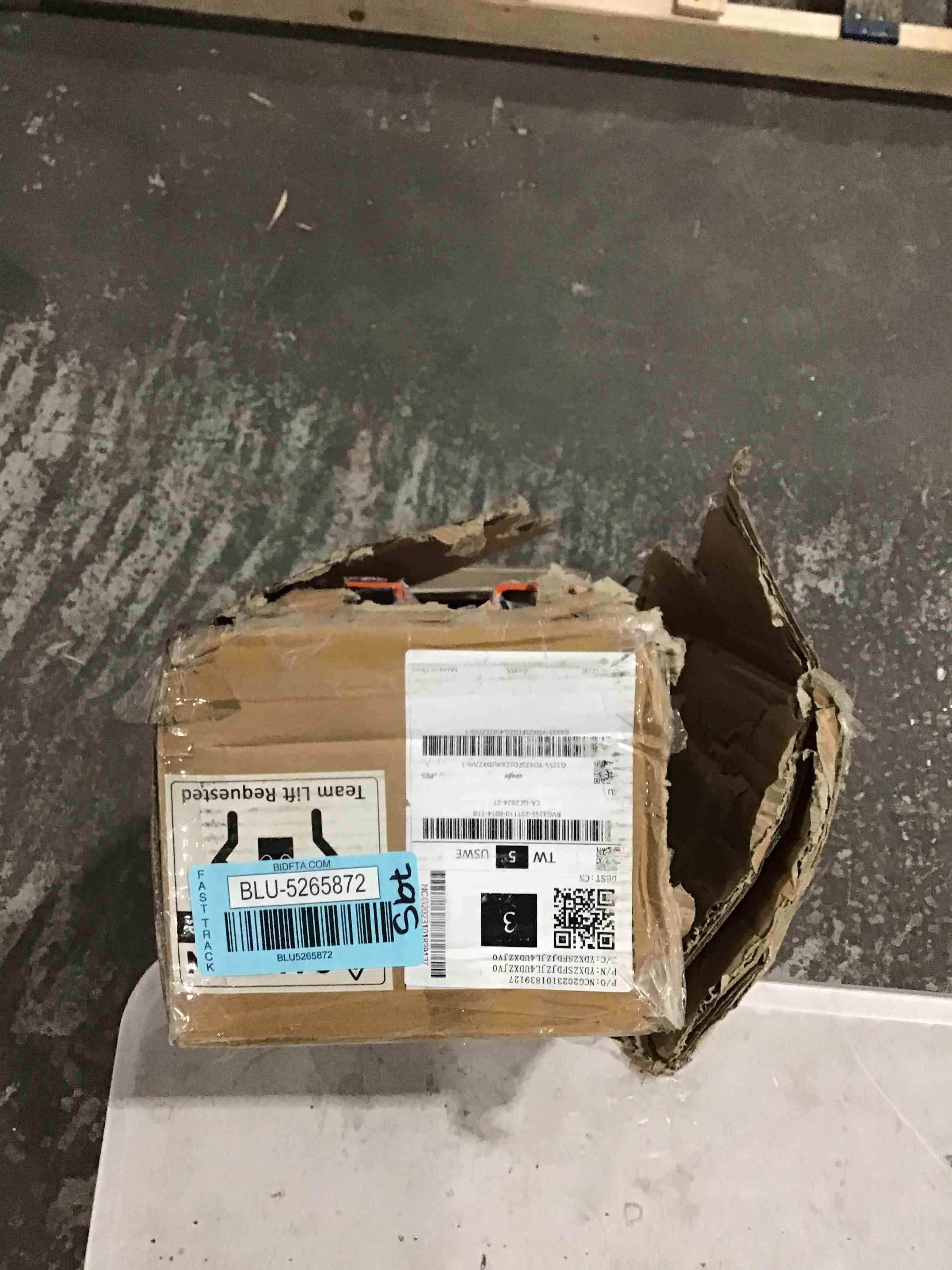 https://s3.amazonaws.com/lotting-images-prod/bidfta/BLU5265872_1712242583888.jpeg