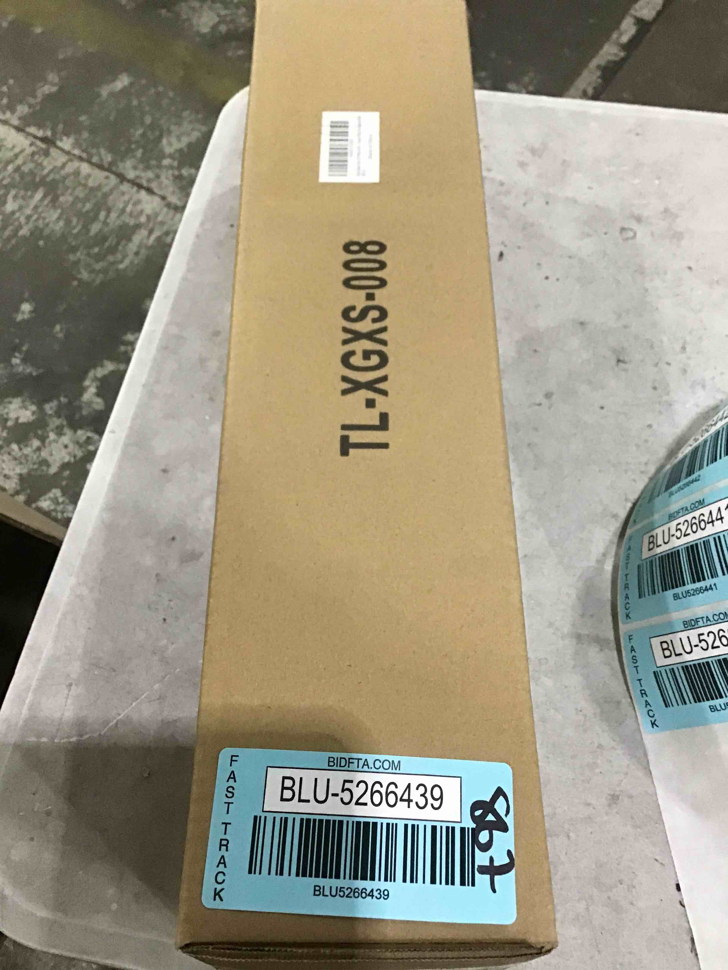 https://s3.amazonaws.com/lotting-images-prod/bidfta/BLU5266439_1713195196012.jpeg