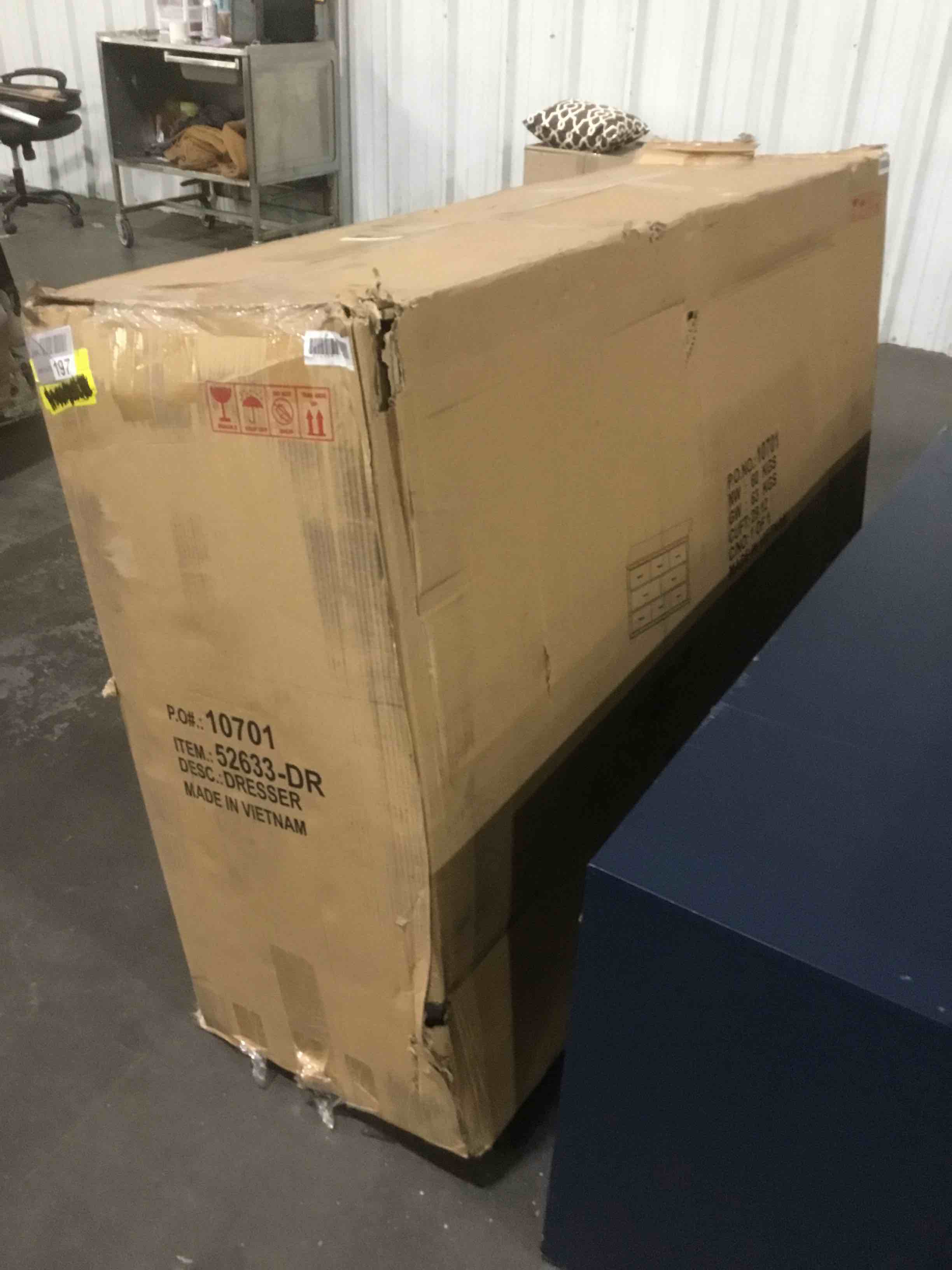 https://s3.amazonaws.com/lotting-images-prod/bidfta/BLU5266869_1715269295942.jpeg