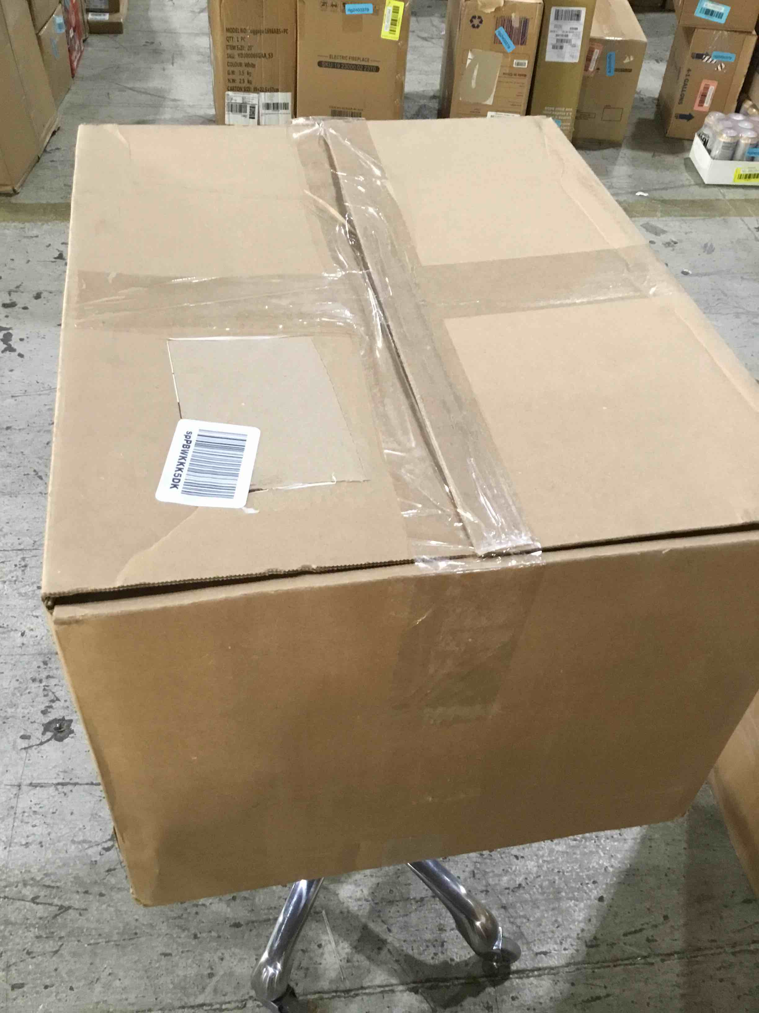 https://s3.amazonaws.com/lotting-images-prod/bidfta/BLU5269065_1708725573264.jpeg