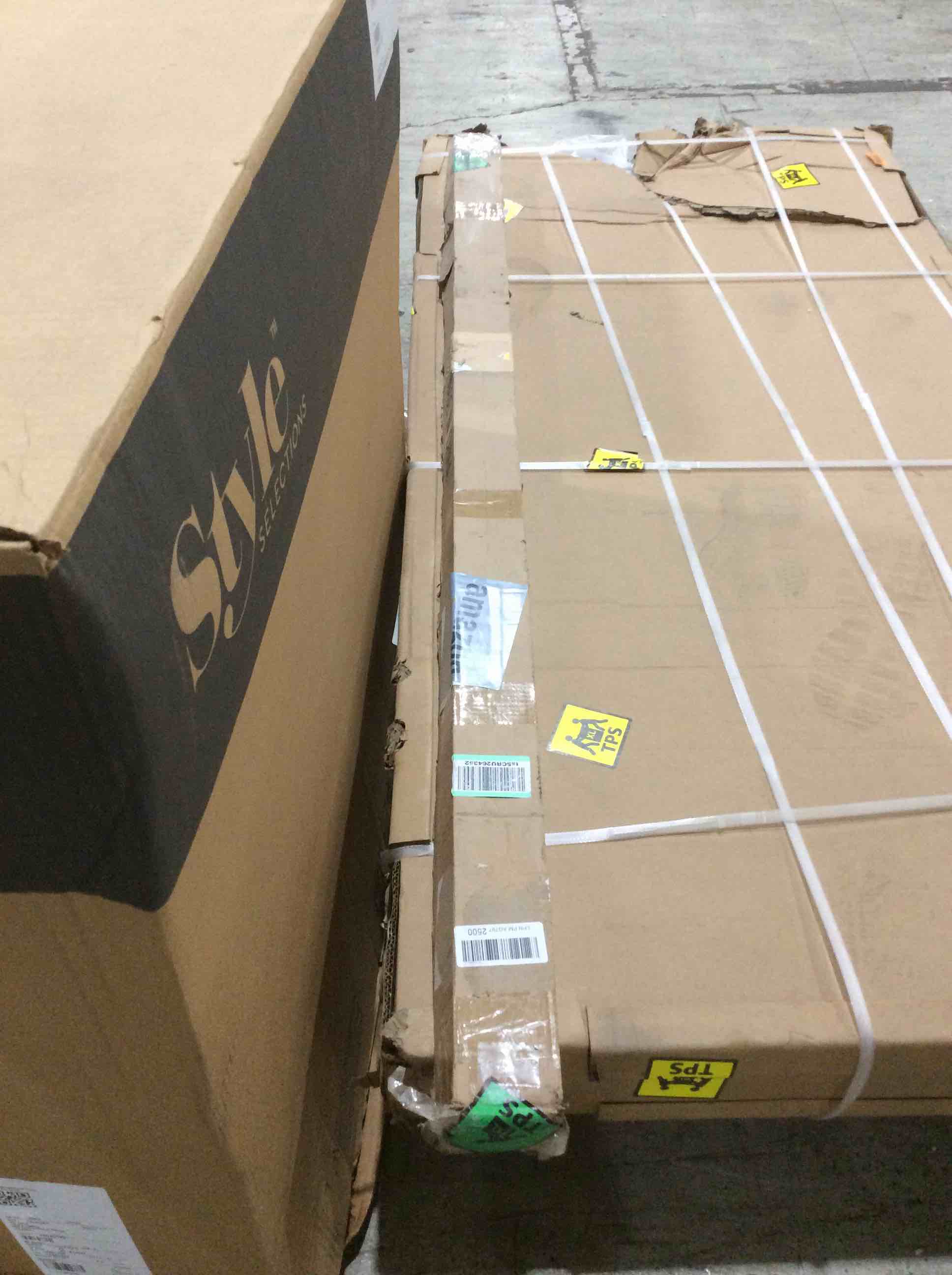 https://s3.amazonaws.com/lotting-images-prod/bidfta/BLU5269693_1716393495445.jpeg