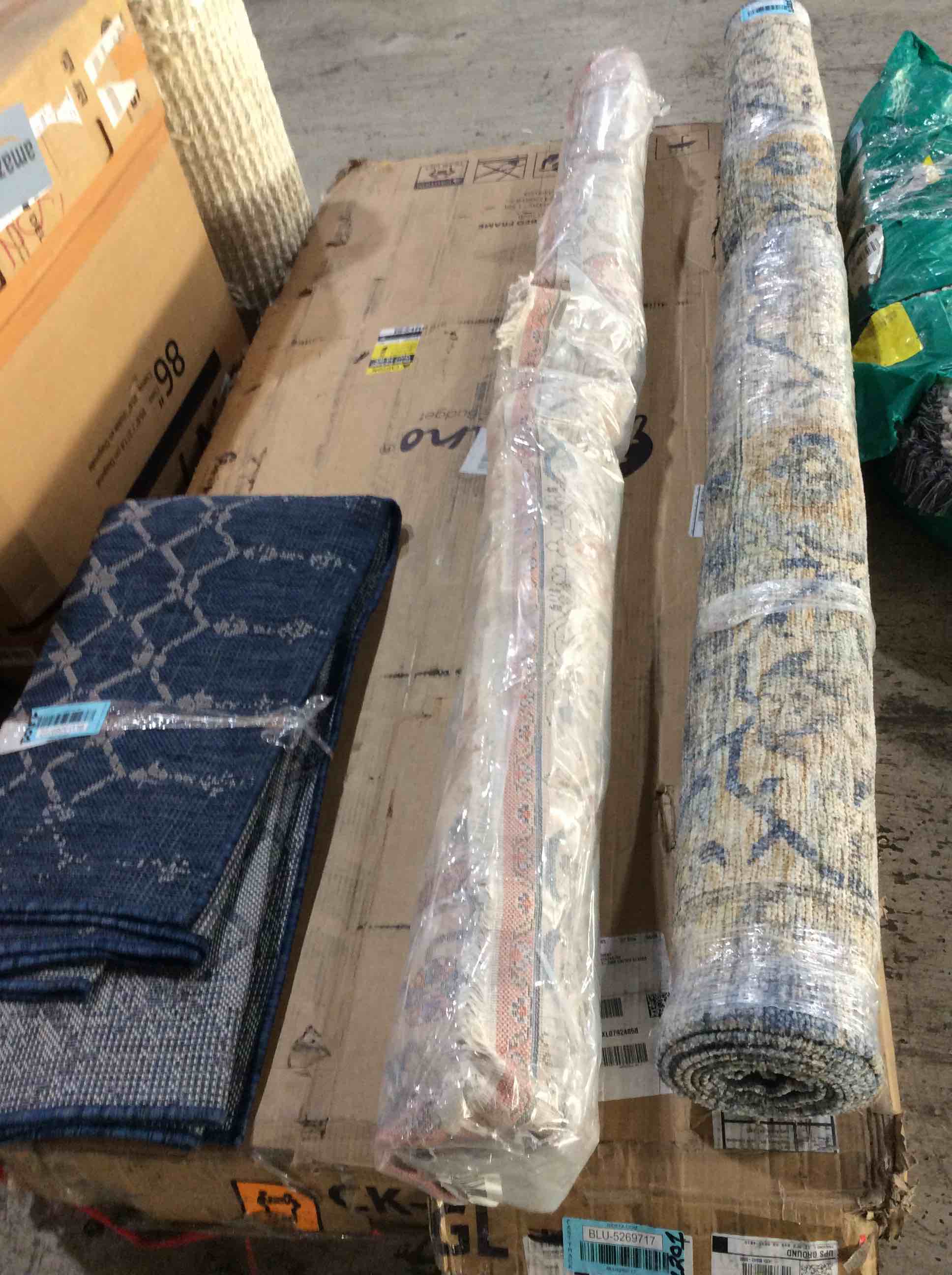 https://s3.amazonaws.com/lotting-images-prod/bidfta/BLU5269723_1716414740251.jpeg