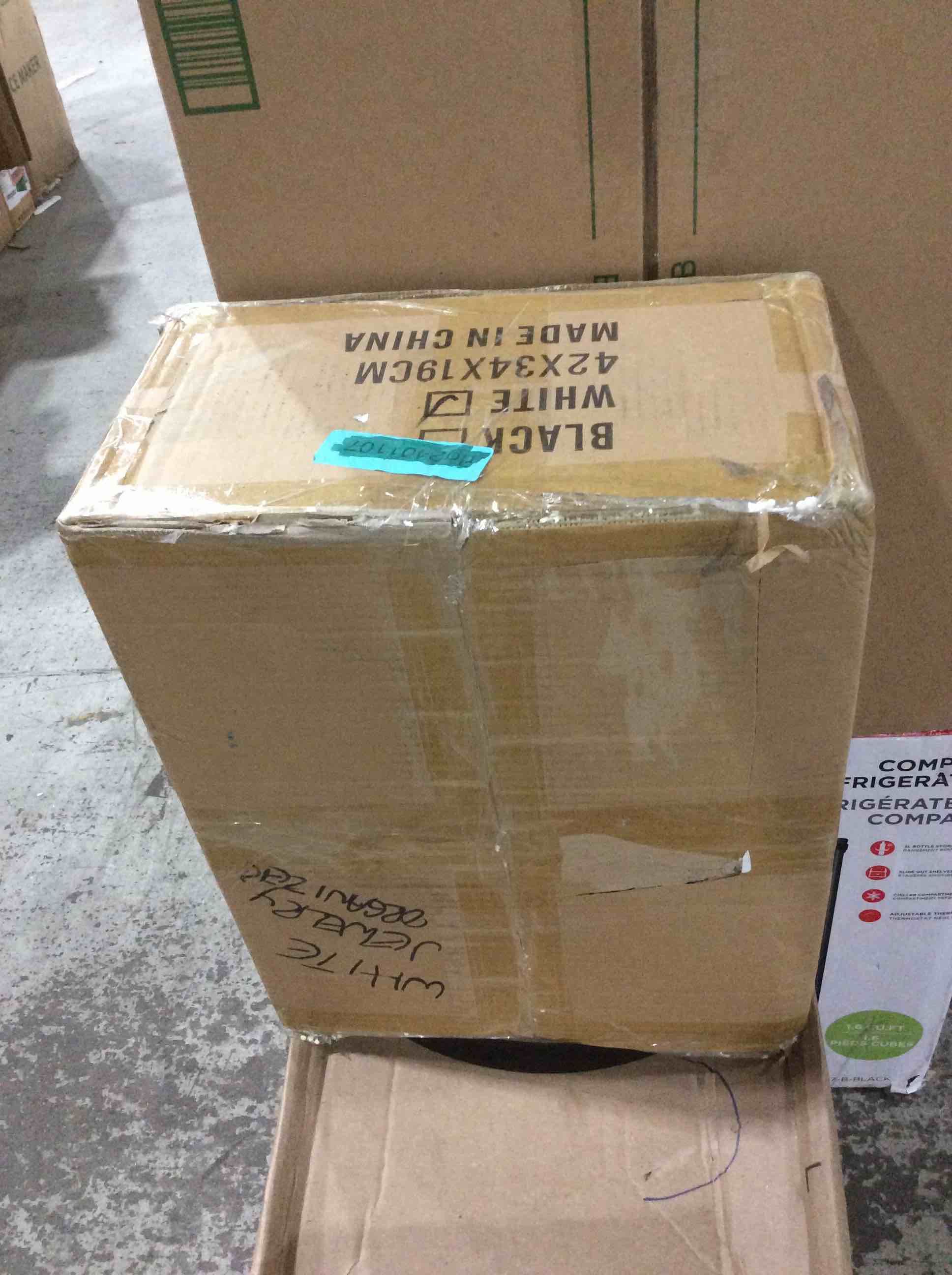 https://s3.amazonaws.com/lotting-images-prod/bidfta/BLU5269795_1716500863380.jpeg