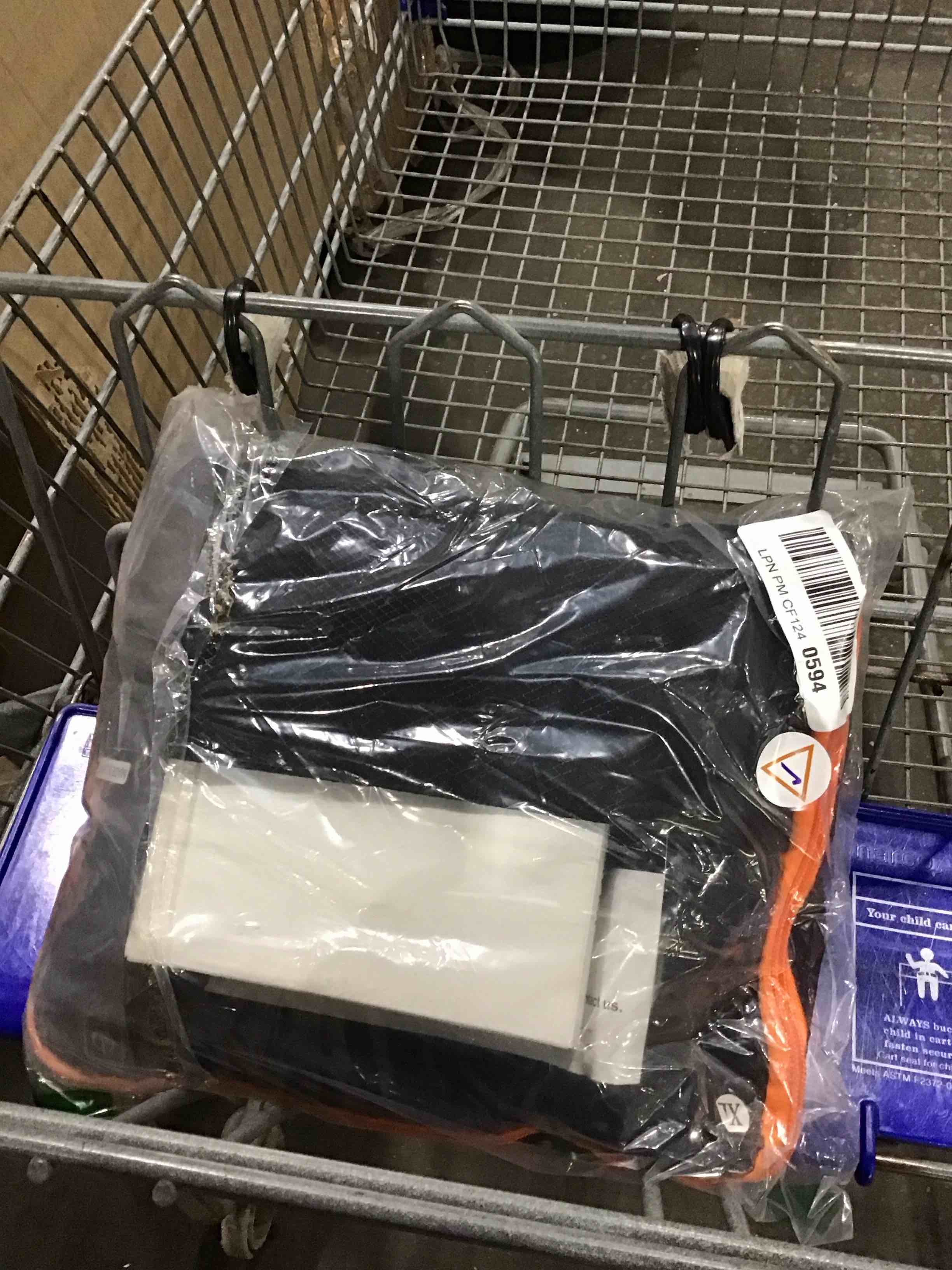 https://s3.amazonaws.com/lotting-images-prod/bidfta/BLU5270495_1712181881659.jpeg
