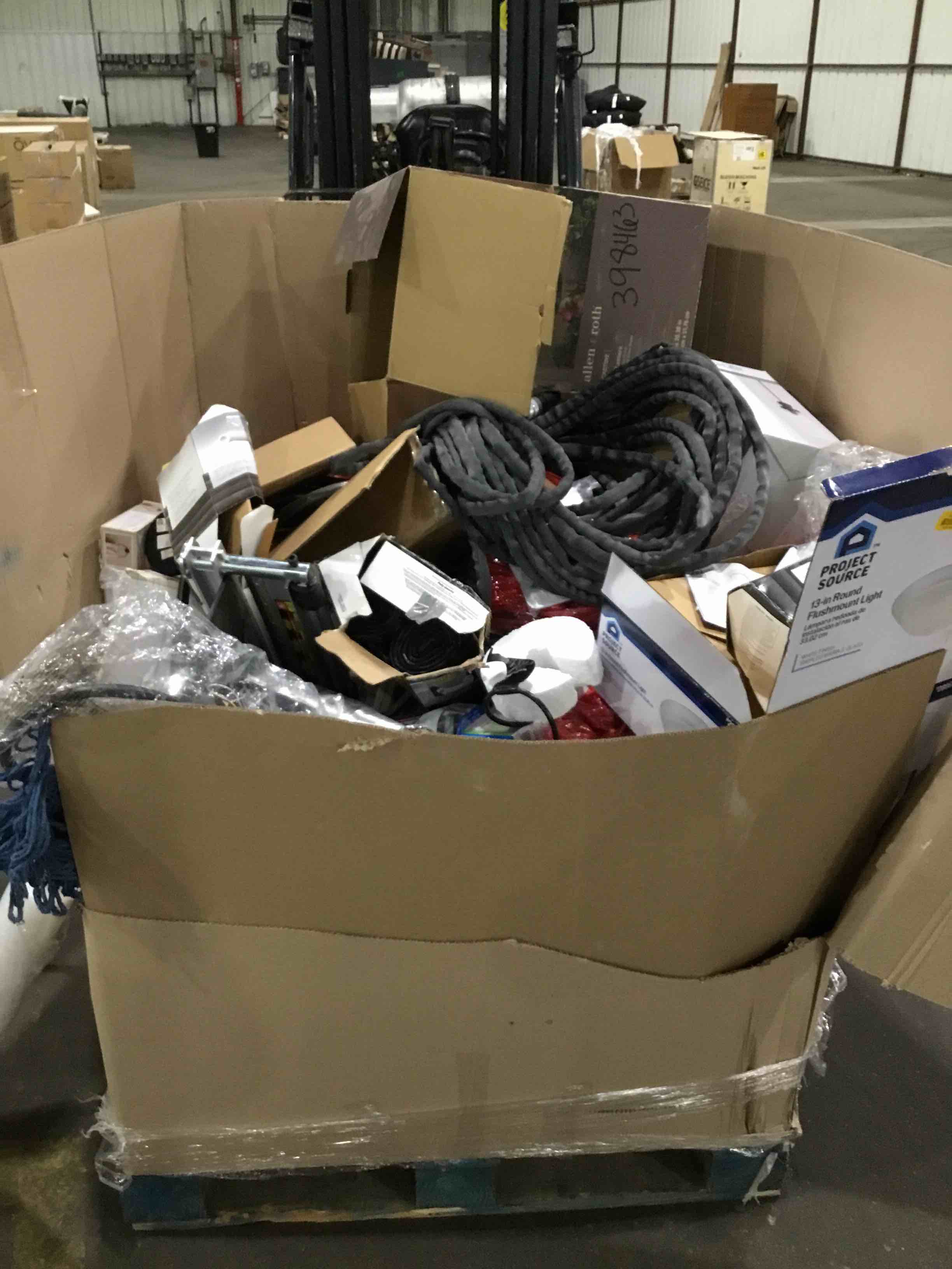 CHANCE PALLET OF ASSORTED MIS ITEMS 