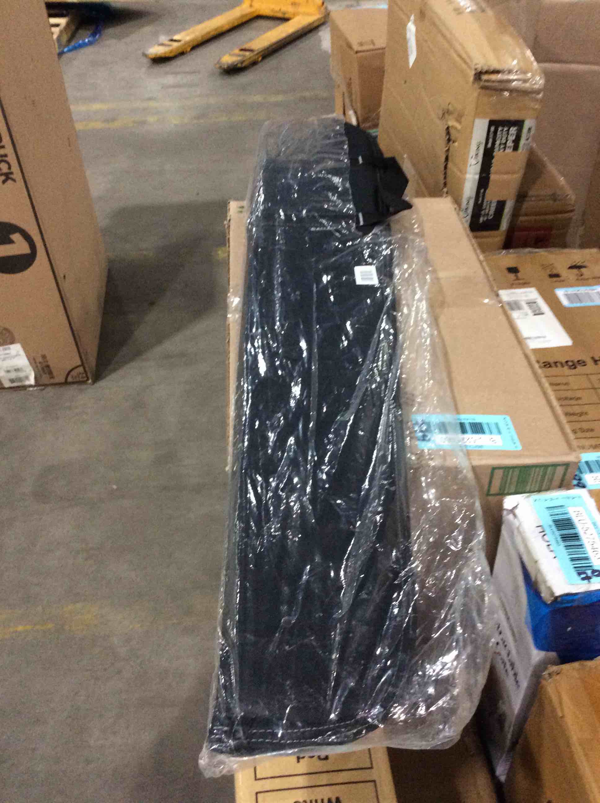 https://s3.amazonaws.com/lotting-images-prod/bidfta/BLU5275482_1712582465591.jpeg