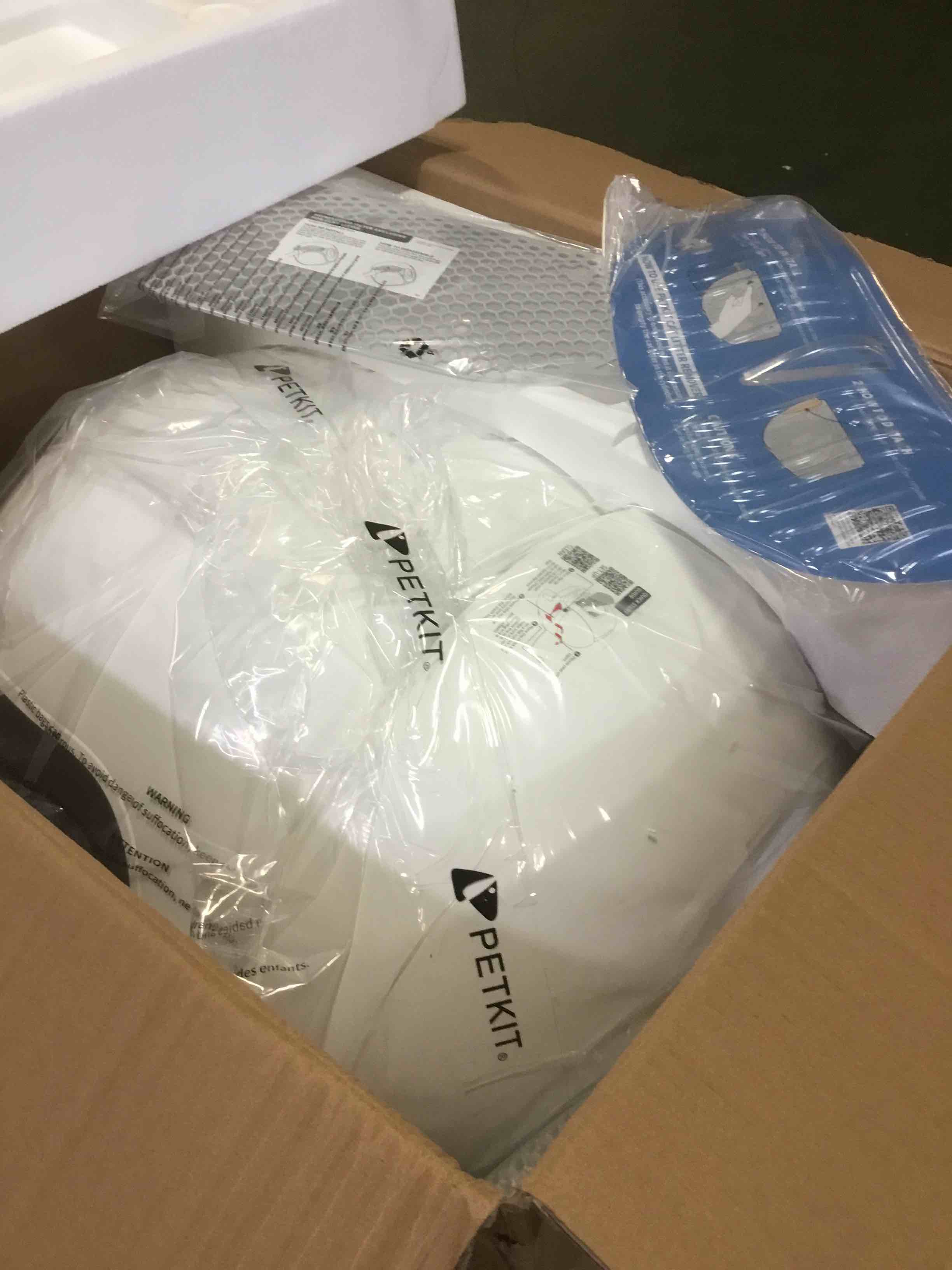 https://s3.amazonaws.com/lotting-images-prod/bidfta/BLU5283877_1689870907795.jpeg