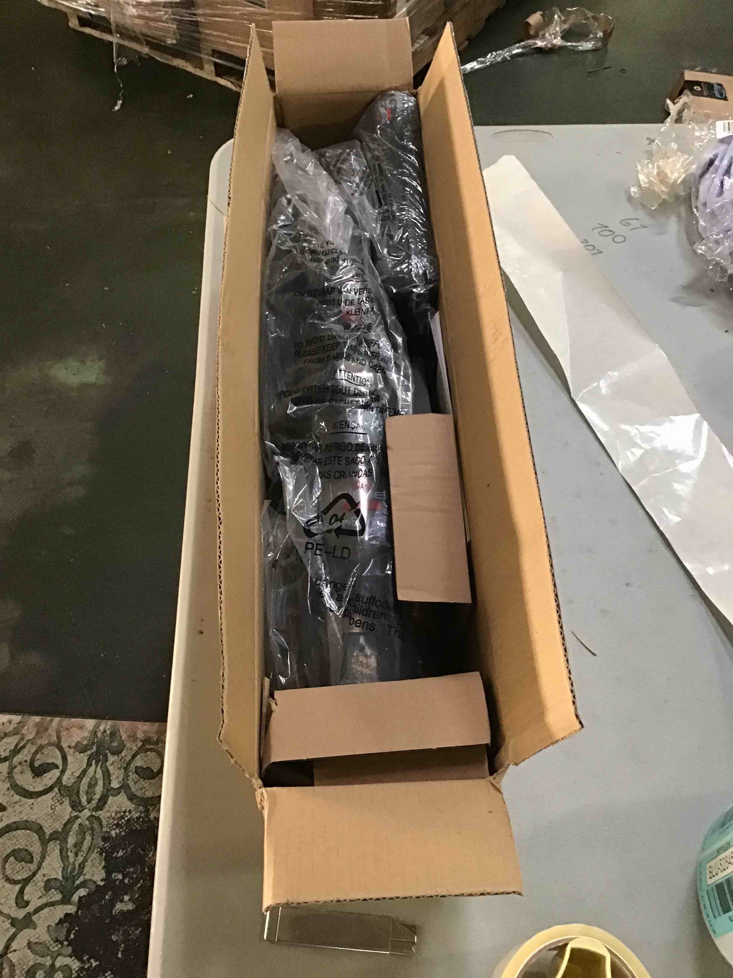 https://s3.amazonaws.com/lotting-images-prod/bidfta/BLU5284513_1690371618115.jpeg