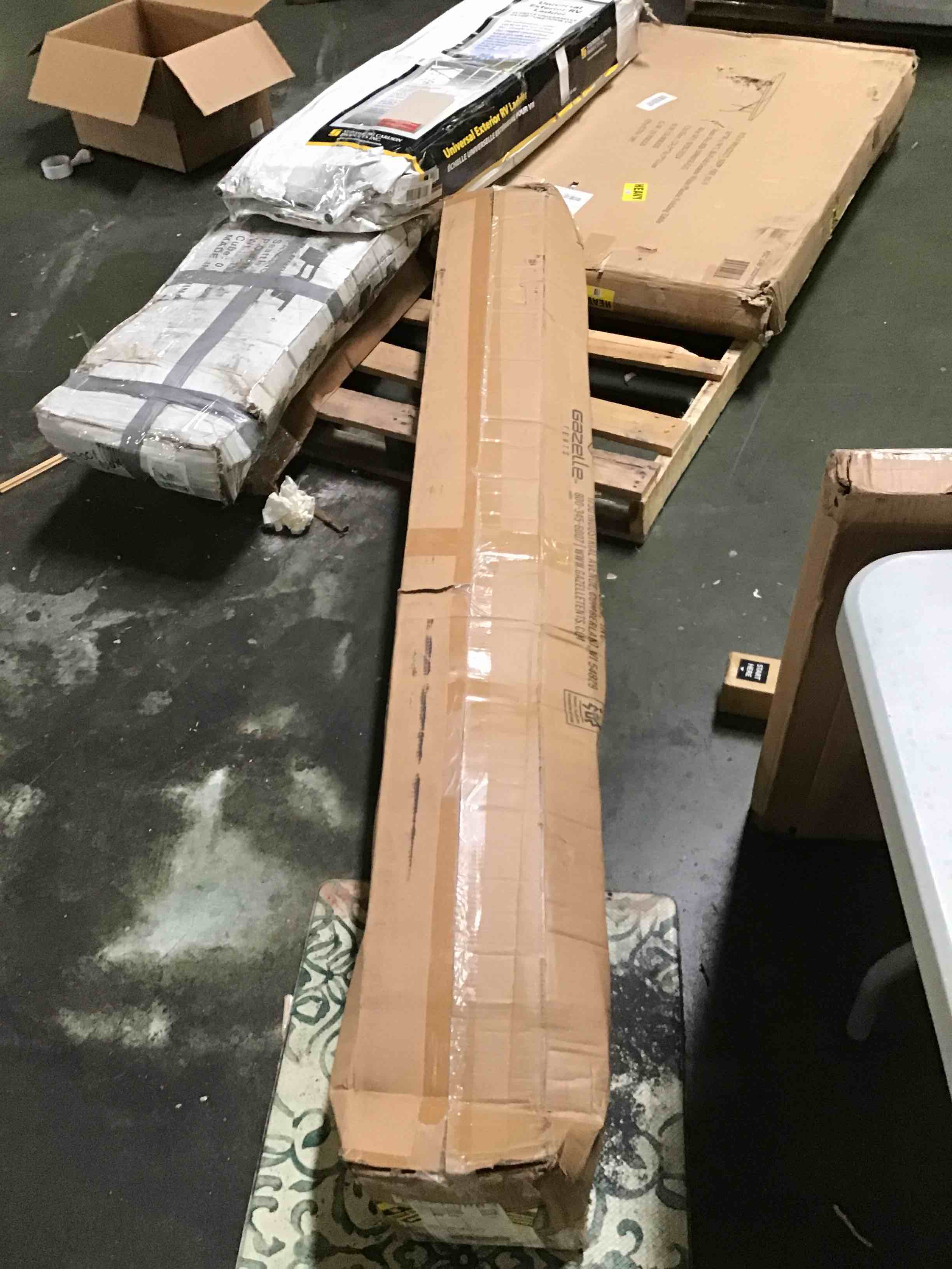 https://s3.amazonaws.com/lotting-images-prod/bidfta/BLU5284622_1690393308579.jpeg