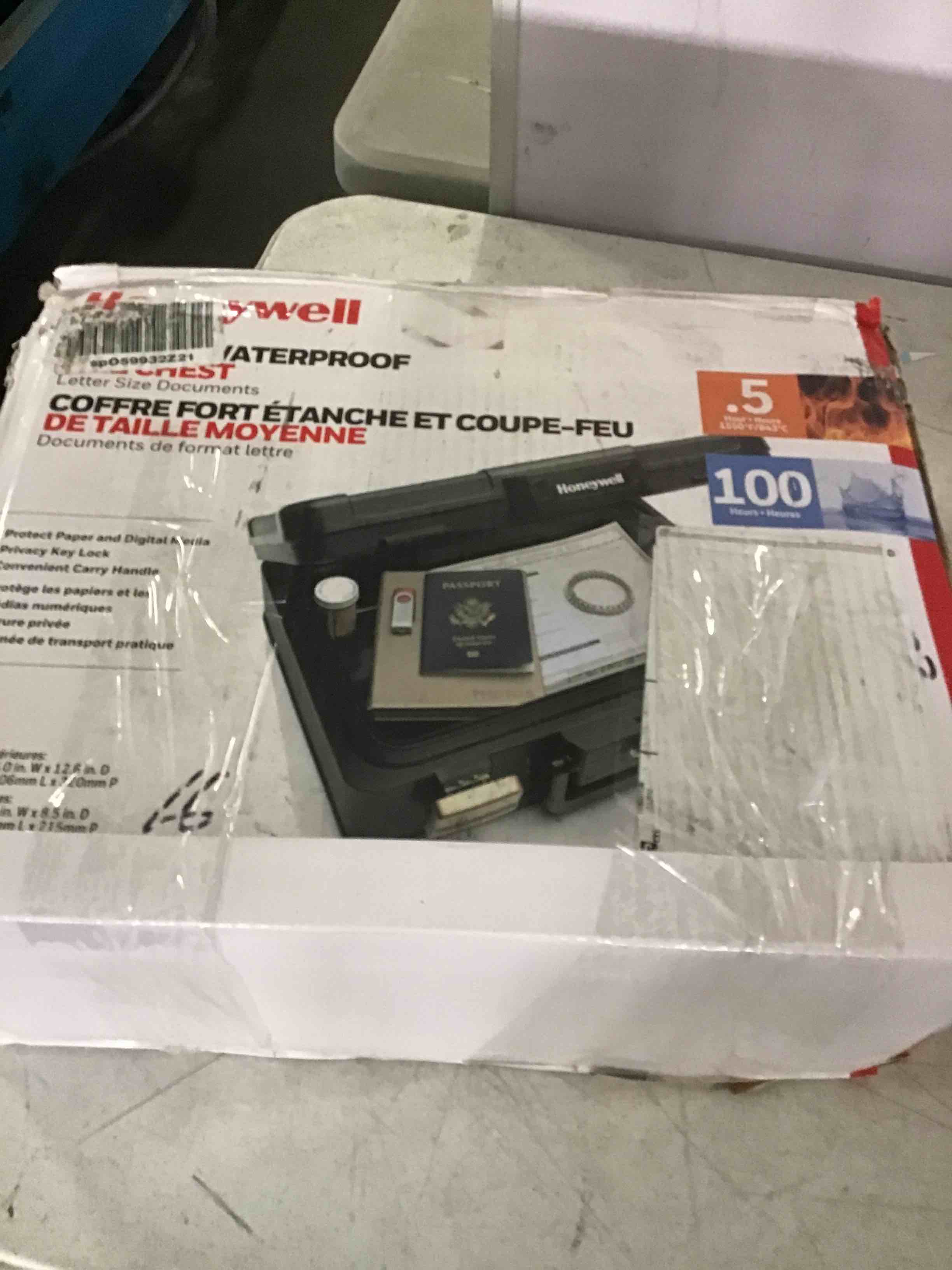 https://s3.amazonaws.com/lotting-images-prod/bidfta/BLU5286114_1691583467734.jpeg