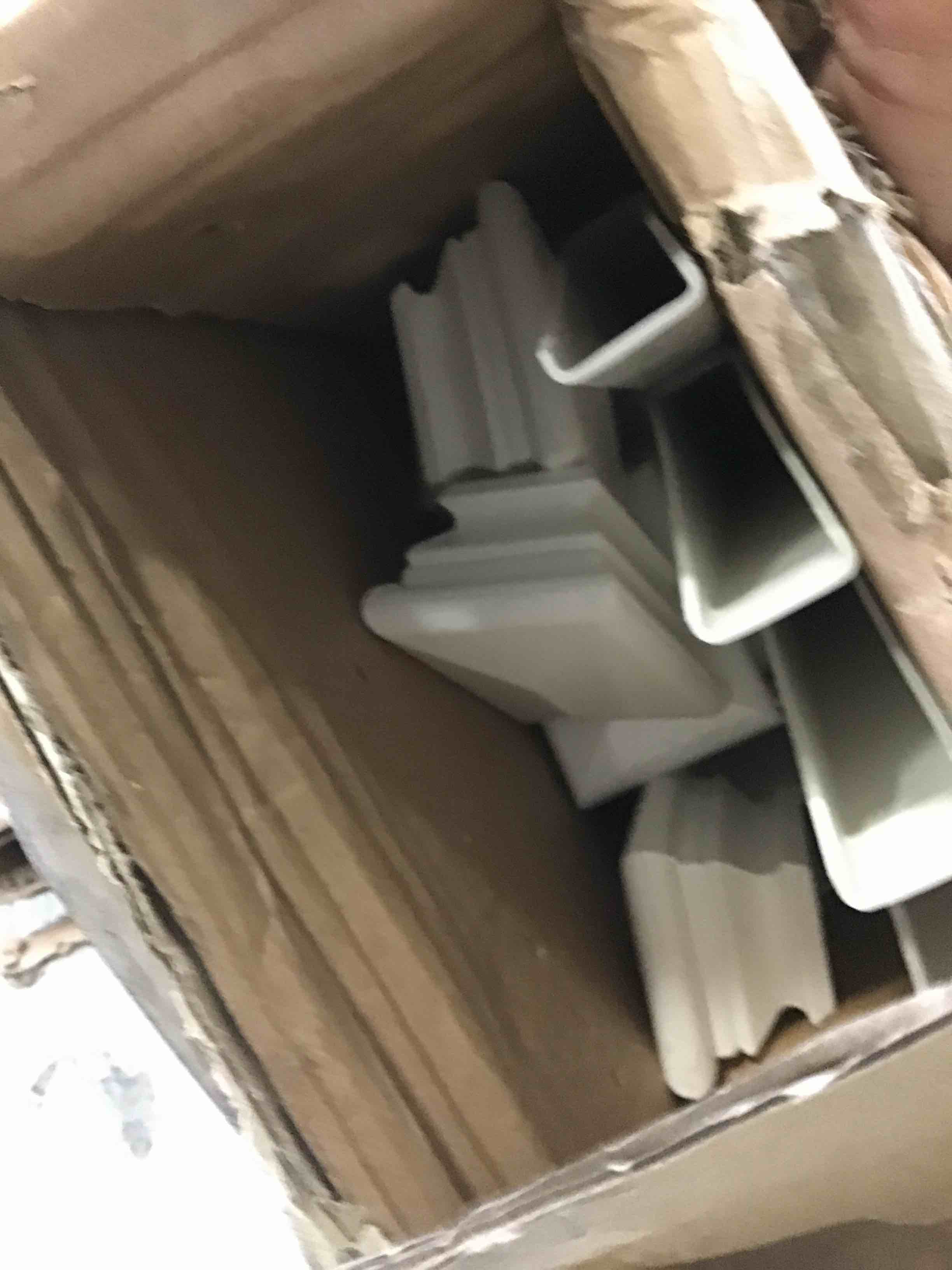 https://s3.amazonaws.com/lotting-images-prod/bidfta/BLU5286196_1691592078643.jpeg