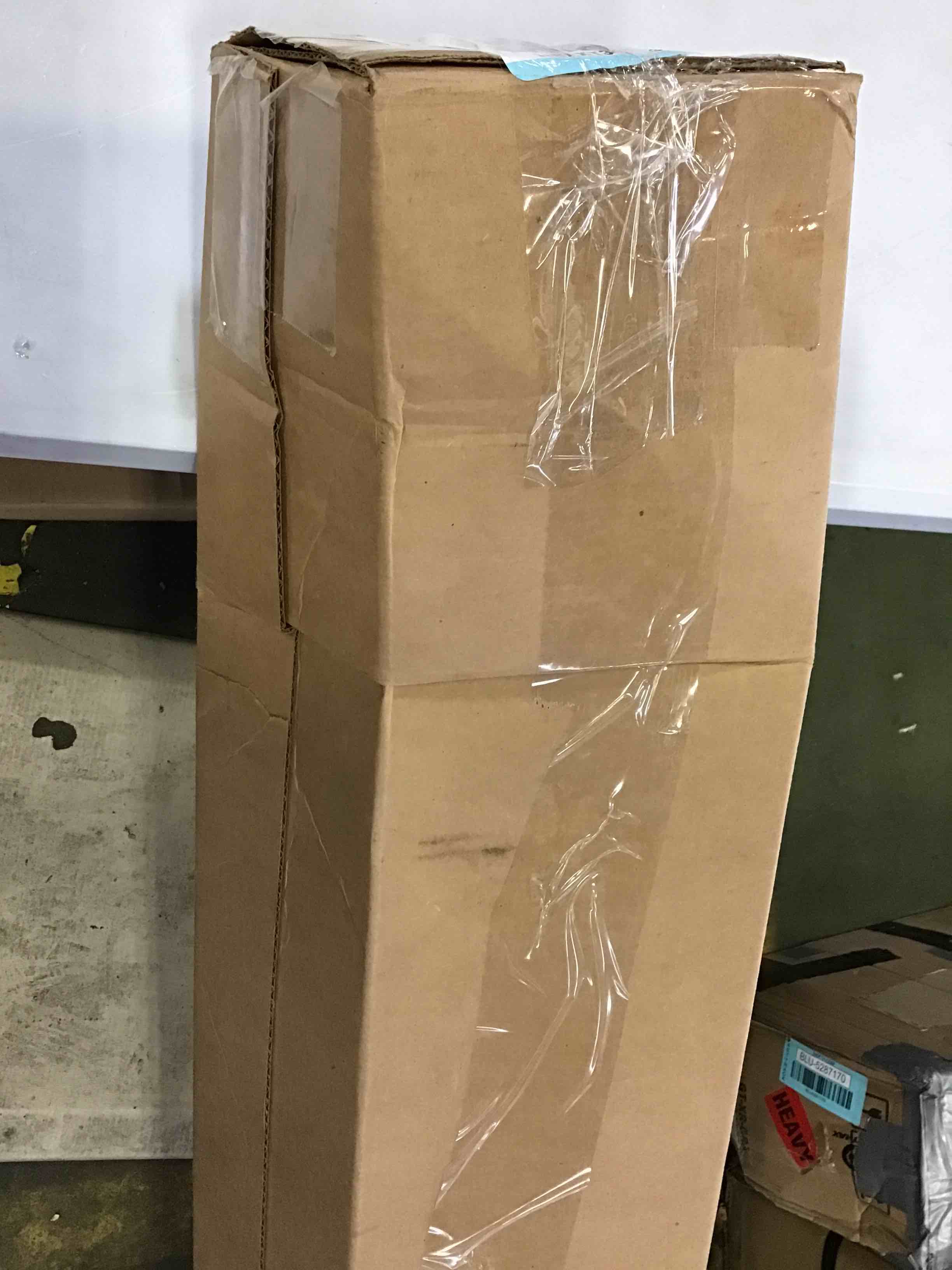 https://s3.amazonaws.com/lotting-images-prod/bidfta/BLU5287176_1689873880789.jpeg