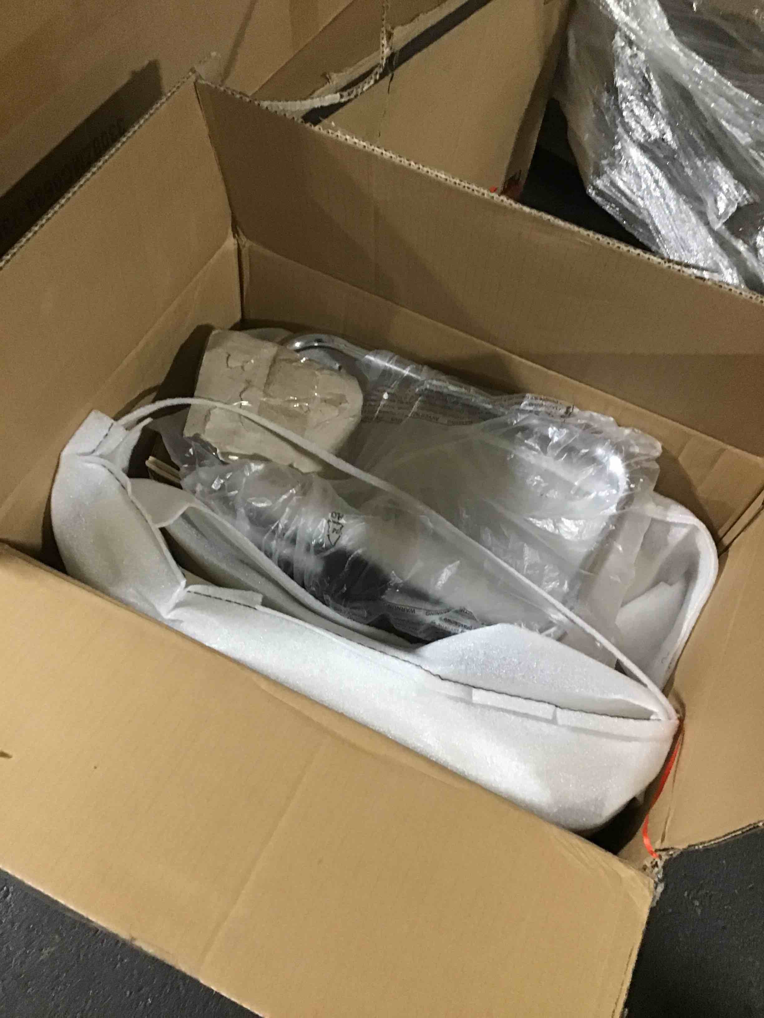 https://s3.amazonaws.com/lotting-images-prod/bidfta/BLU5288202_1688735893601.jpeg