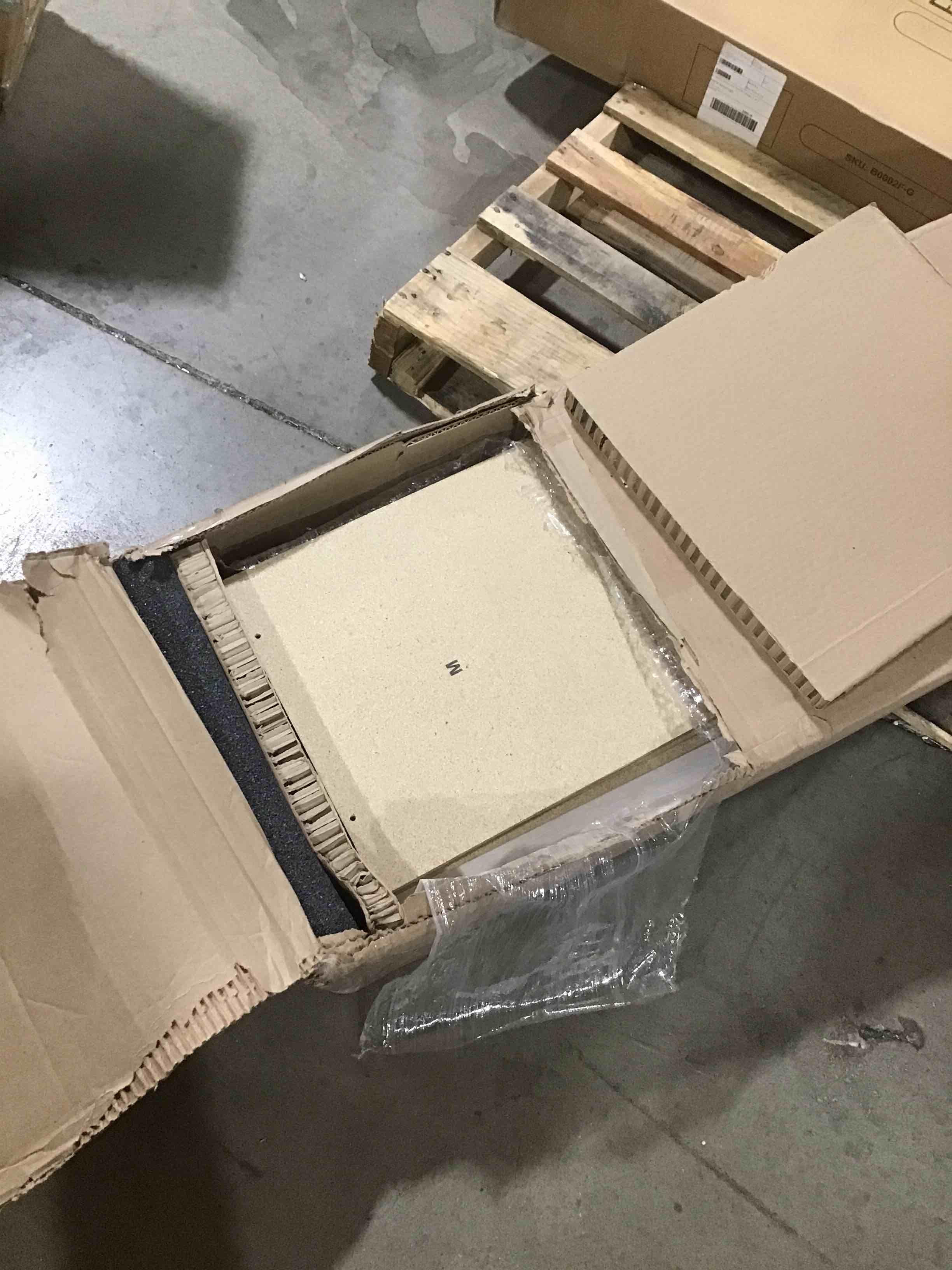 https://s3.amazonaws.com/lotting-images-prod/bidfta/BLU5288549_1689252928325.jpeg