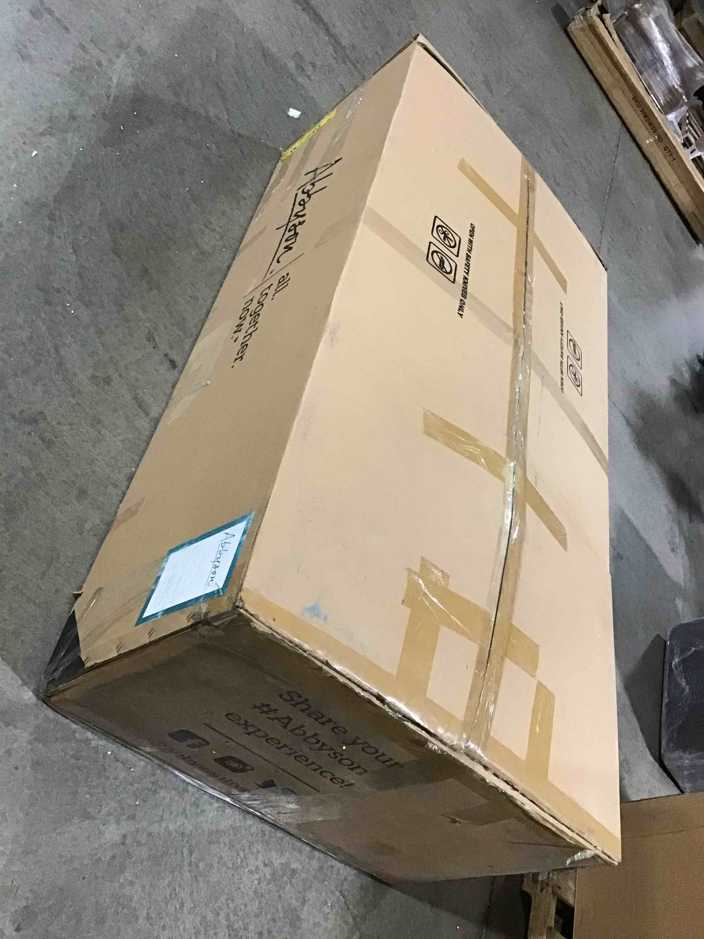 https://s3.amazonaws.com/lotting-images-prod/bidfta/BLU5289347_1690818093315.jpeg