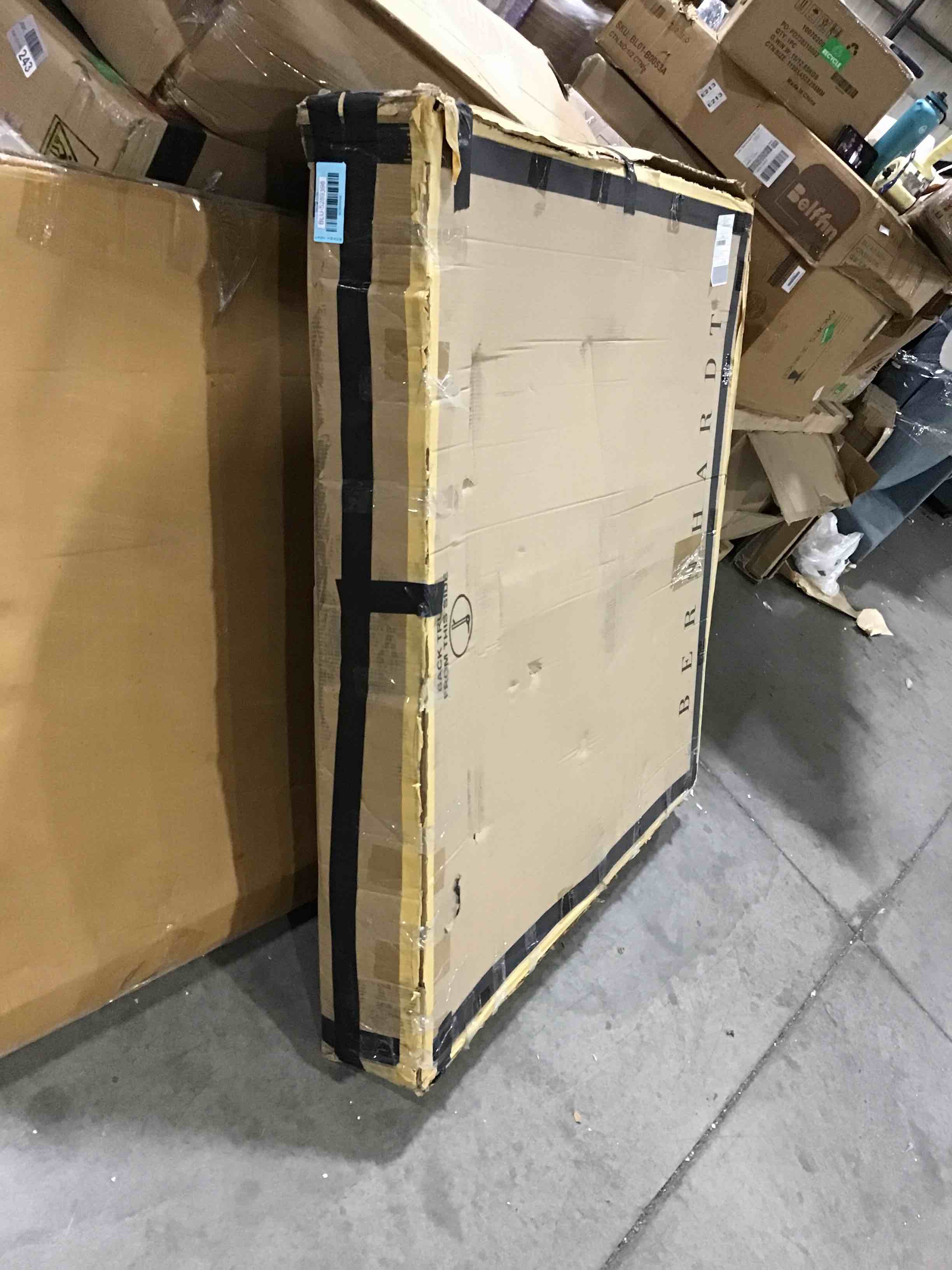 https://s3.amazonaws.com/lotting-images-prod/bidfta/BLU5289398_1690900812599.jpeg