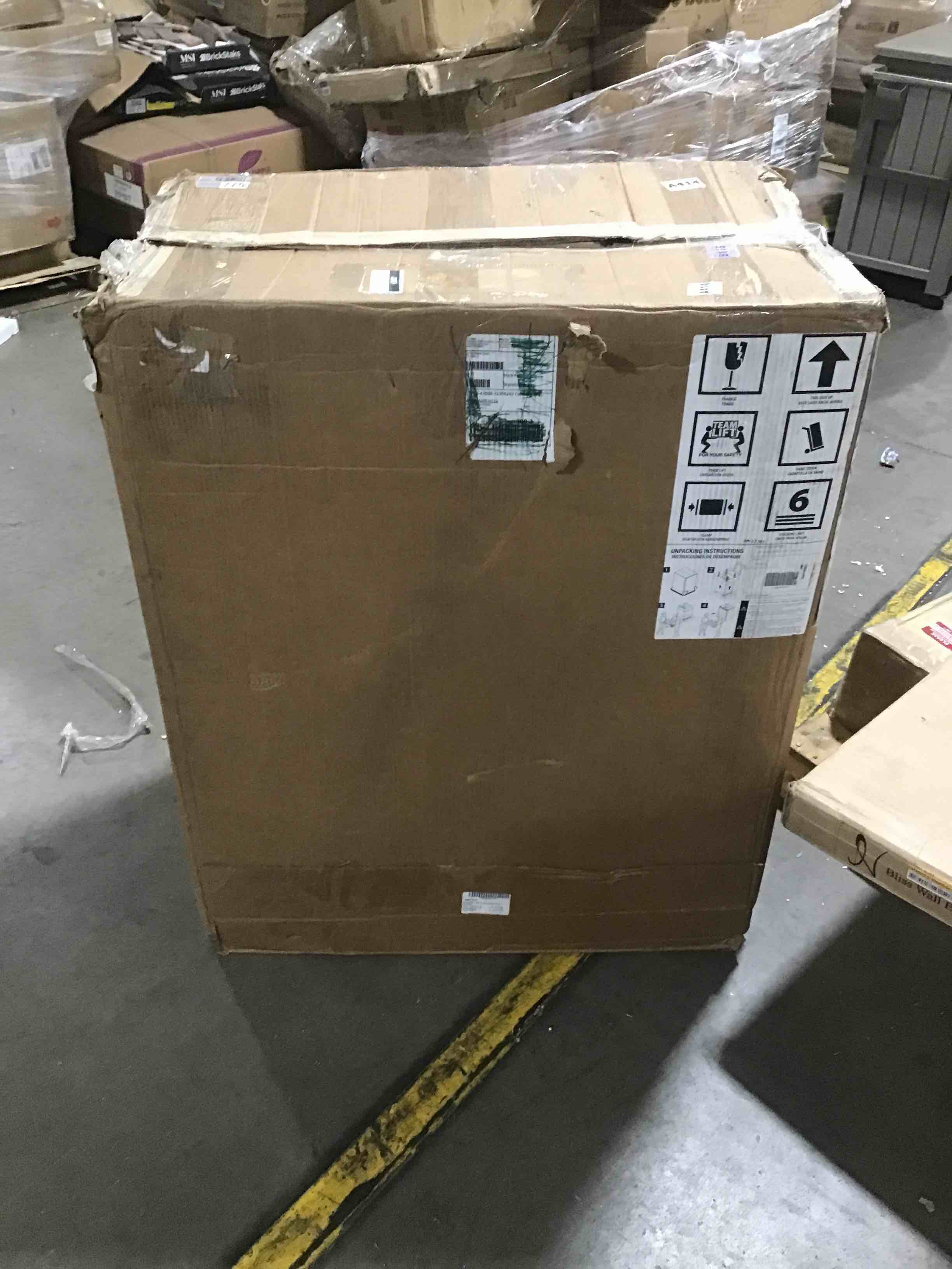 https://s3.amazonaws.com/lotting-images-prod/bidfta/BLU5289511_1689362319111.jpeg