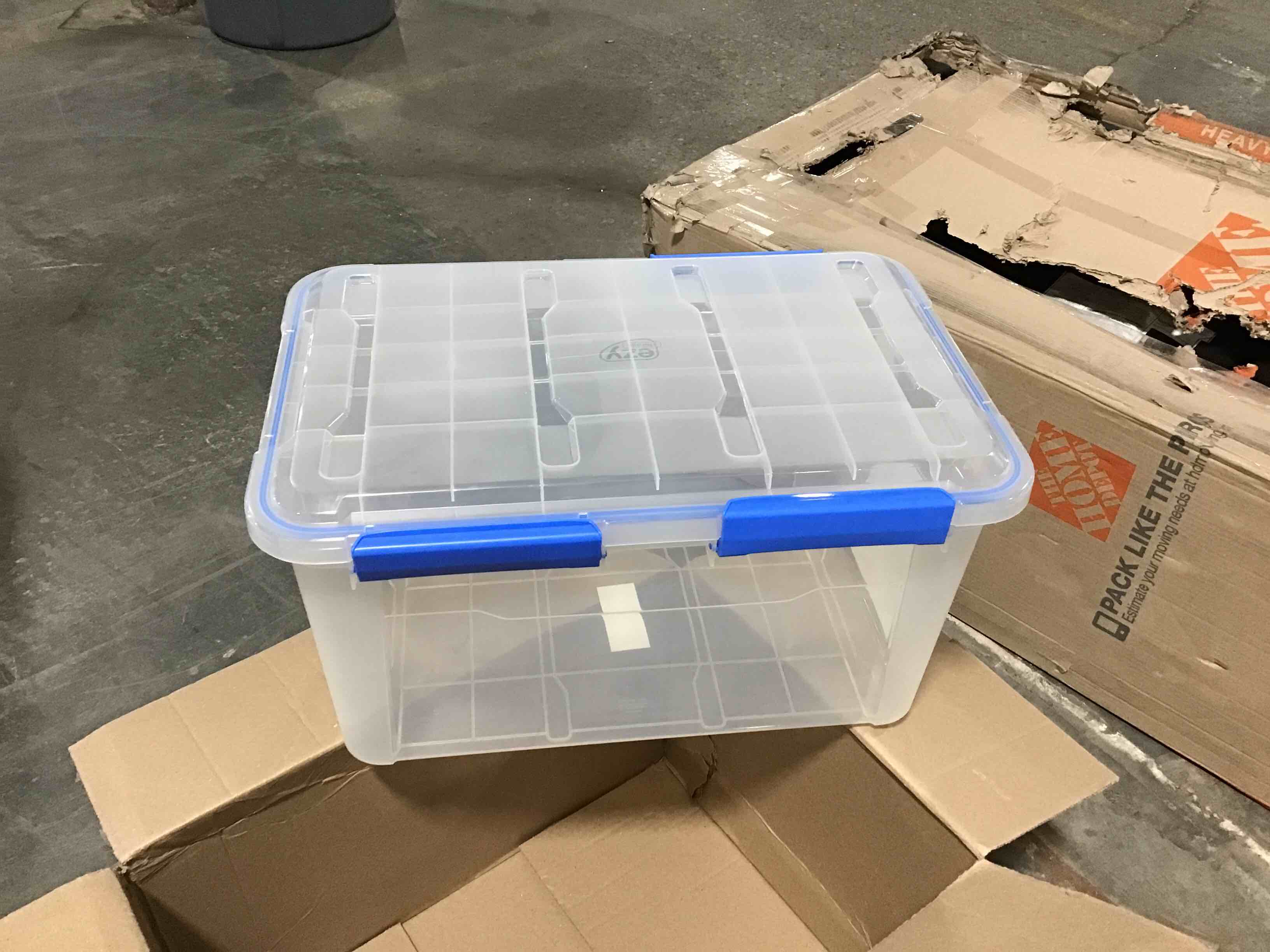 https://s3.amazonaws.com/lotting-images-prod/bidfta/BLU5290156_1695133563281.jpeg