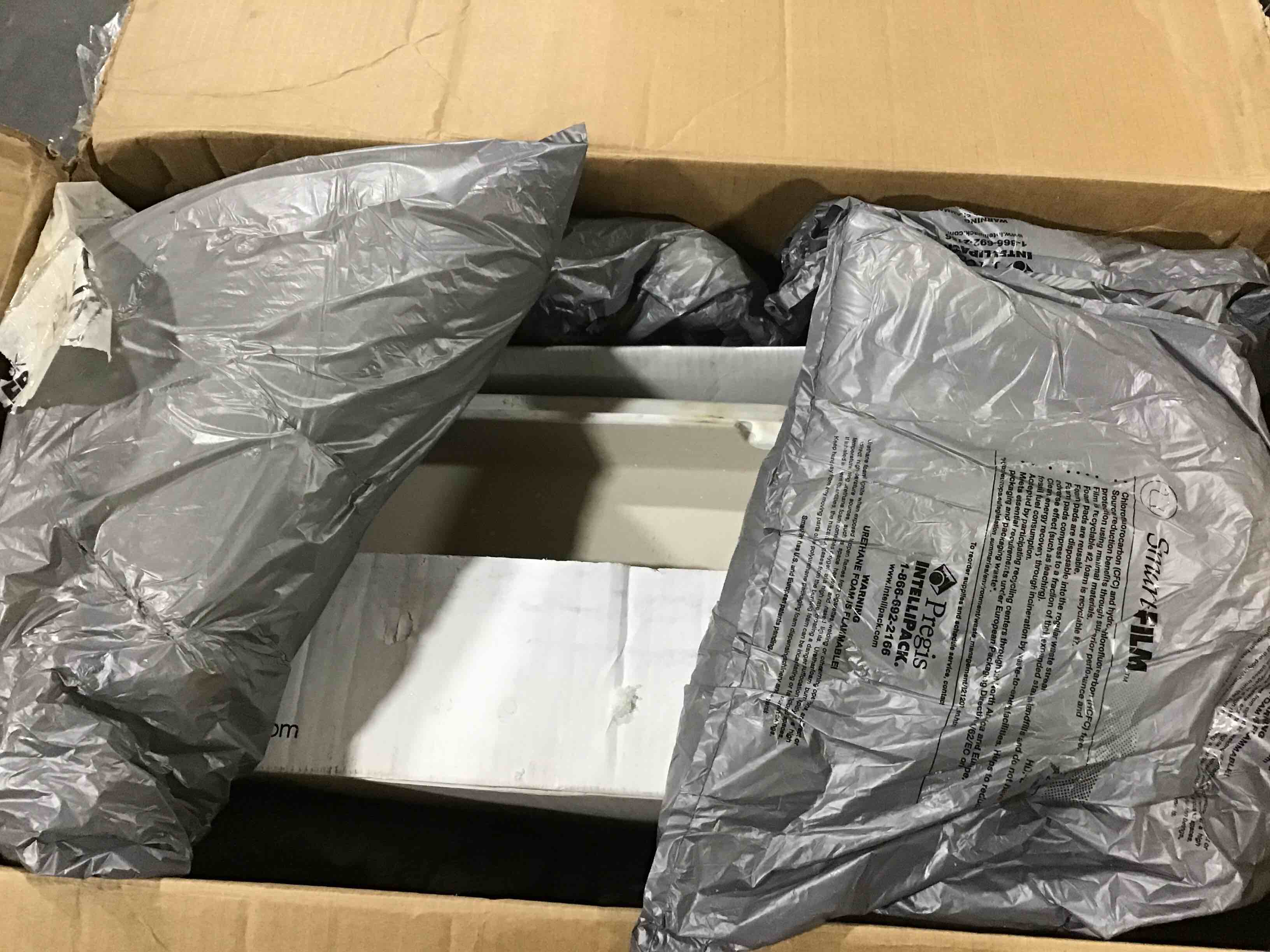 https://s3.amazonaws.com/lotting-images-prod/bidfta/BLU5290423_1695998816759.jpeg
