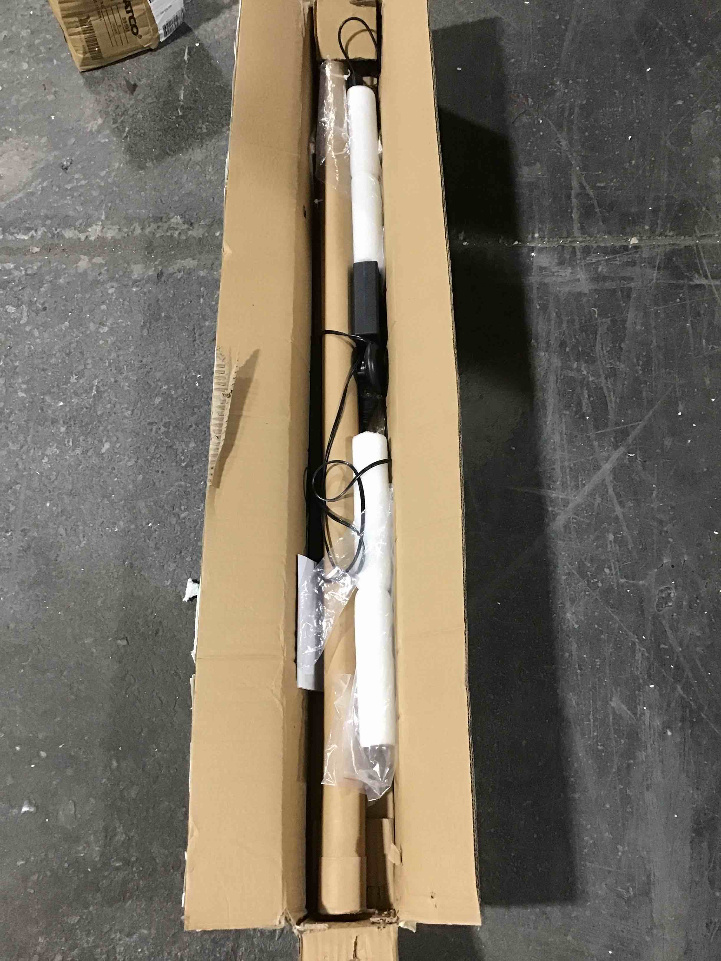 https://s3.amazonaws.com/lotting-images-prod/bidfta/BLU5290494_1696084856123.jpeg