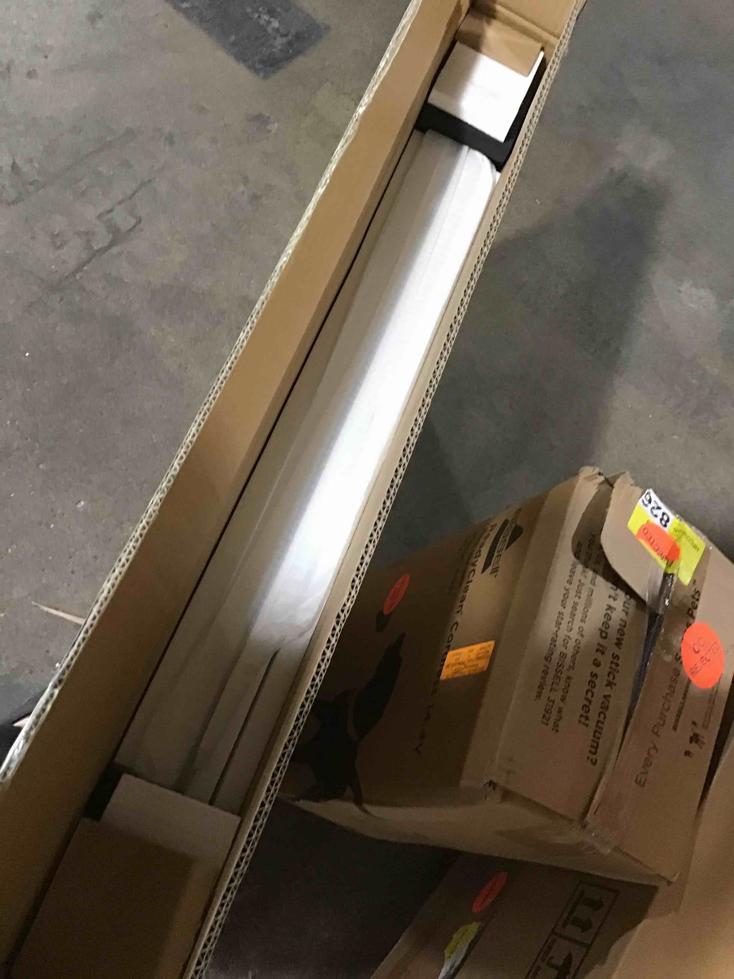 https://s3.amazonaws.com/lotting-images-prod/bidfta/BLU5290685_1696605866486.jpeg