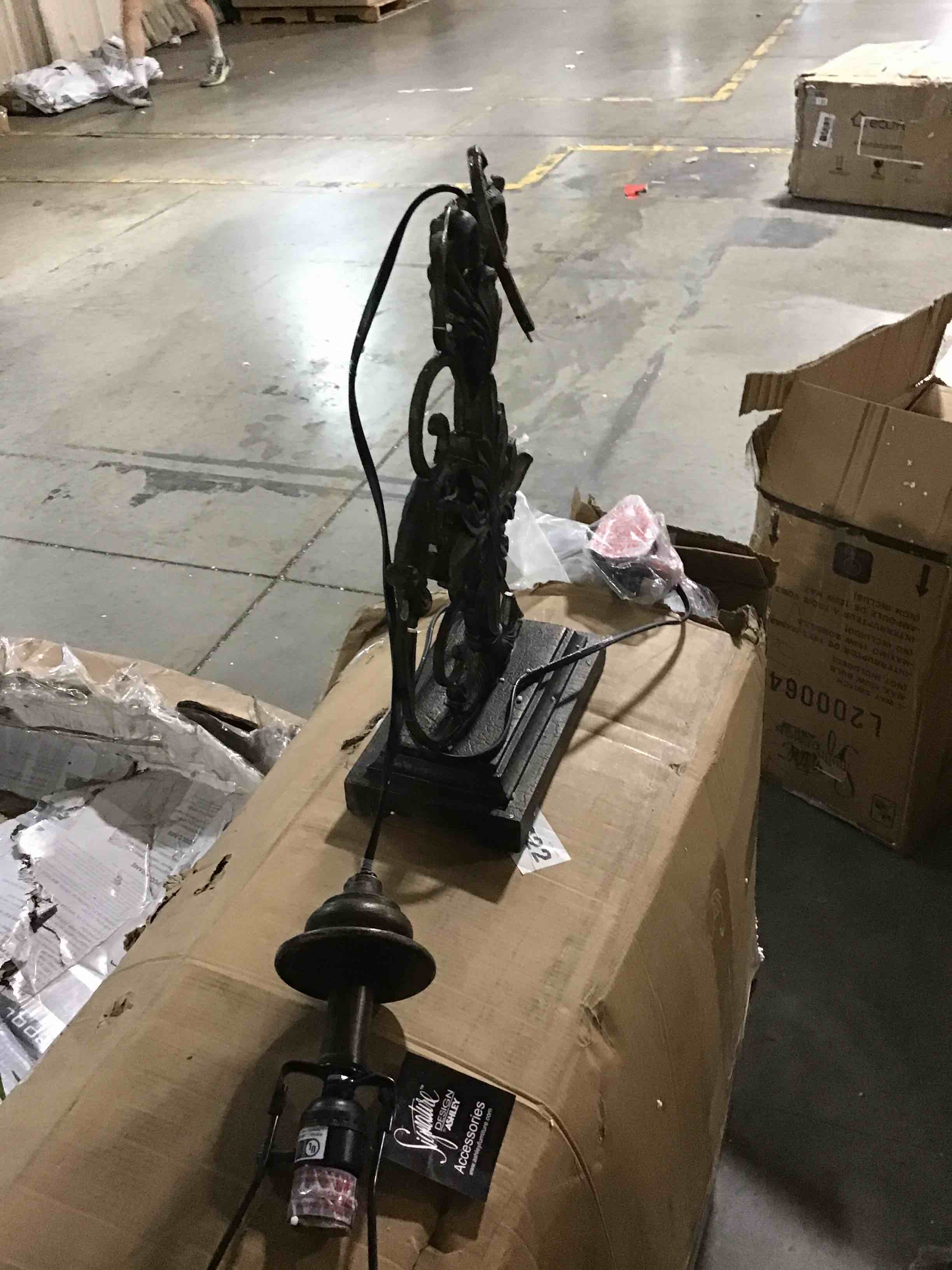 https://s3.amazonaws.com/lotting-images-prod/bidfta/BLU5292829_1690818891570.jpeg