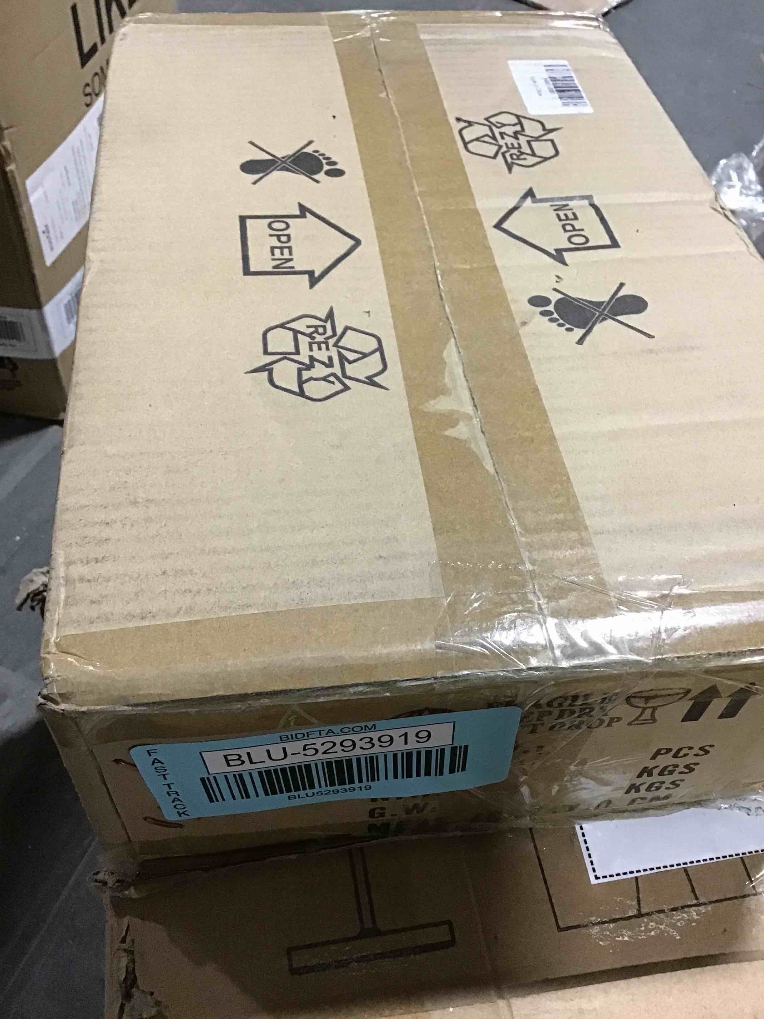 https://s3.amazonaws.com/lotting-images-prod/bidfta/BLU5293919_1695316225091.jpeg